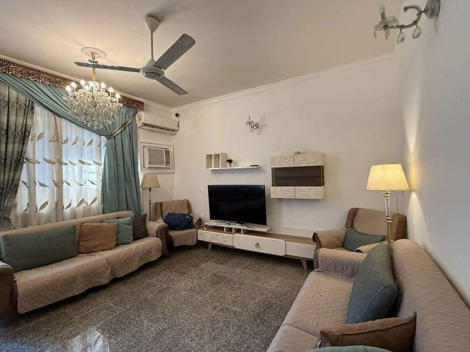 #للايجار_في_السيدية 🏡
🔹 بيت مودرن مؤثث بالكامل

🔹 المساحة: 60 متر

🔹 مدخل واحد

✨ التفاصيل:

▪️ الطابق الأرضي: صالة + مطبخ + خدمات صحية

▪️ الطابق الثاني: غرفتين نوم

📍 الموقع: السيدية – الضباط

📞 للاستفسار:
***********

🏢 أو مراجعة مكتب البيت الملكي للاستثمار العقاري

⸻
