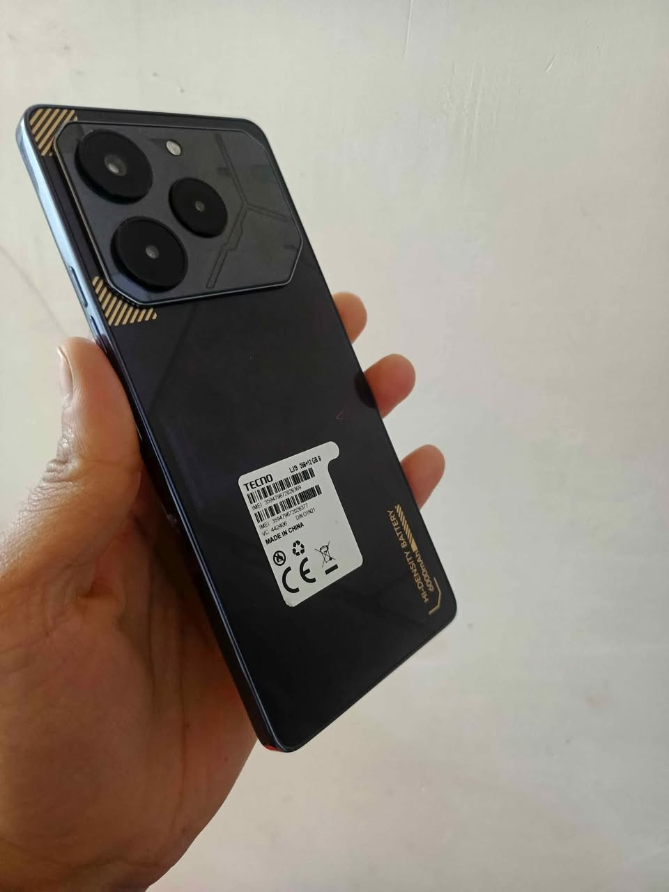 اقرأ التفاصيل رجاءا.. بيع او مراوس حسب القناعة 
تكنو بوفا 6 برو فايف جي.. جهاز مستخدم نضافة 99% ملحقاته كارتون وحافظة اصلية وكيبل اصلي بدون راس شاحن .. مكفول من العطل والتصليح.. 
ذاكرة 256 ورام 12+12 .. معالج ميديا تك دايمنستي6080 بوبجي 90 فريم..شاشة اموليد بتردد 120هيرتز..بطارية 6000 ملي أمبير وشحن سريع بقوة 70 واط ..كاميرا 108..يدعم شريحتين اتصال وامكانية اضافة رام خارجي ..
السعر 185 الف ويرهم مراوس 
مكاني الناصرية مركز ..‏‪***********‬‏ ناصرية, ذي قار
