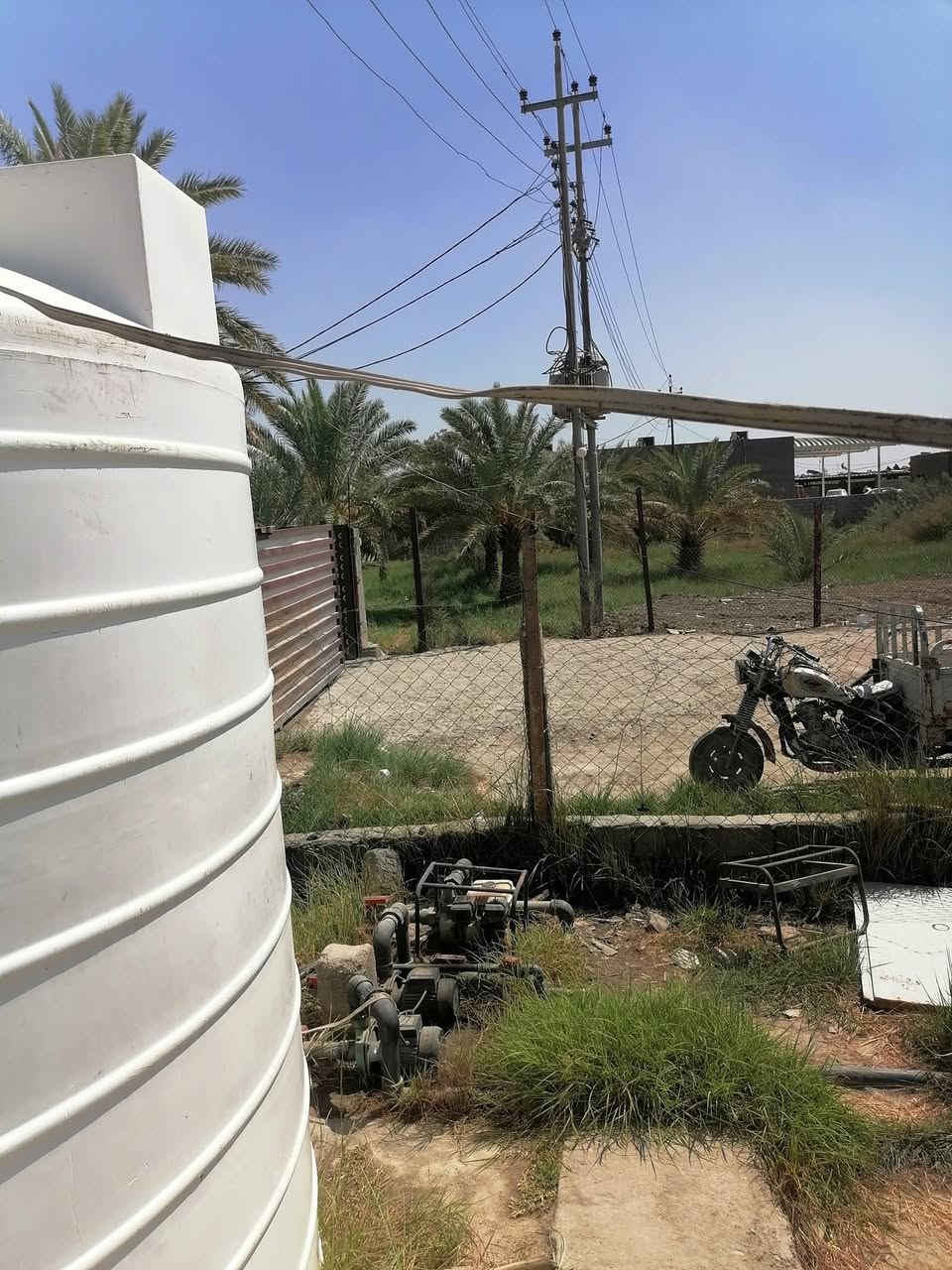 محطه ارو للبيع كامله منصوبه على أرض مؤجره ٨ طن بالساعه المحطه تشتغل حاليا تانكيات عدد ٤ كل تانكي ١٠ طن نوع سيسكو كرفان ٣ في ٣ ماطورات كهرباء ٢ مع شمعه كامله تحميل تناكر مع ماطور بانزين للتحميل الستوته والتنكر سقائف ٢ السعر ١٤٠ ورقه وبيها مجال للاتصال *********** مكان الناصريه الإسكان الصناعي
