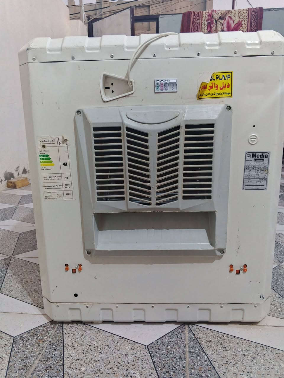 سلام عليكم مبرده للبيع استعمال 15 يوم جديده 
ماخذه 150 دبل واتربم سرعتين شرط النظافه 
هواهه كلش قوي لغرض البيع أشتري سبلت إقتصادي 
السعر 100 المكان النجف شارع الصب مقابيل قريت الغدير 
***********

