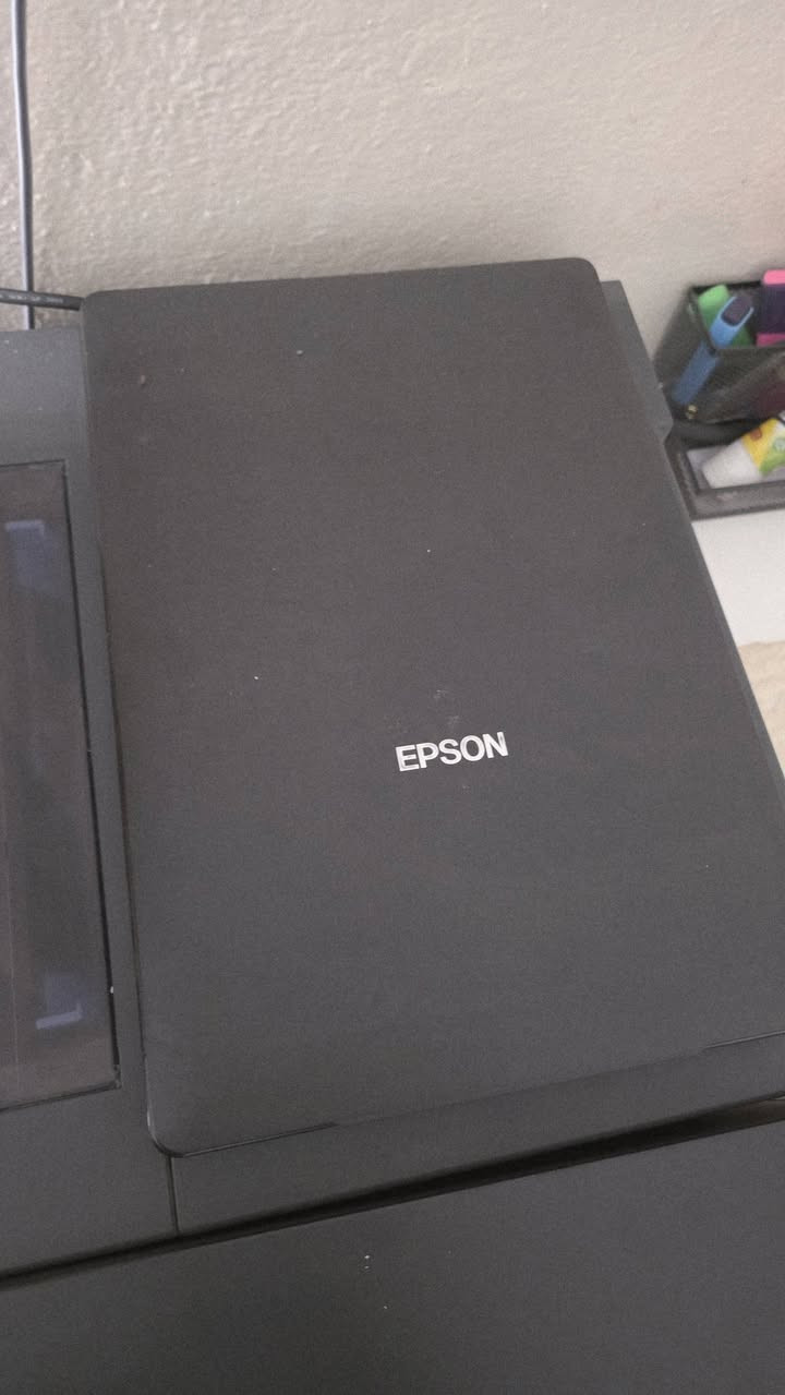 جهاز سكنر.  ايبسون الاصلي ستعمال قليل مرة وحدة مستعمله للبيع ***********
