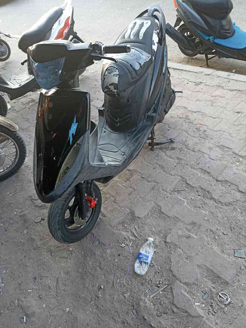 دراجه ماكس عدله بوشه 50 بلاد نظافه 90% كامل مواصفات كل نقص ما بيها مكاني ناصريه الشهداء ***********
