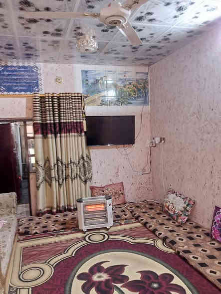 بسم الله الرحمن الرحيم
إعلان
يوجد بيت للبيع في ديالى/الحديد...المساحة ١٧٥م يحتوي على طابقين..الطابق الأرضي على غرفة نوم+استقبال ٨متر +
هول ٥×٤  + مطبخ ٥×٤  +صحيات+مسلك+مجمع صحيات خارجي+ ترك خلف البيت والجانب+كراج
أما الطابق الأول/ يحتوي على غرفة نوم+صالة+ مجمع صحيات 
الدار طابو ملك صرف للاتصال/***********
إخواني وأخواتي لا أبيع على المبادرة 
أبيع نقد فقط.
