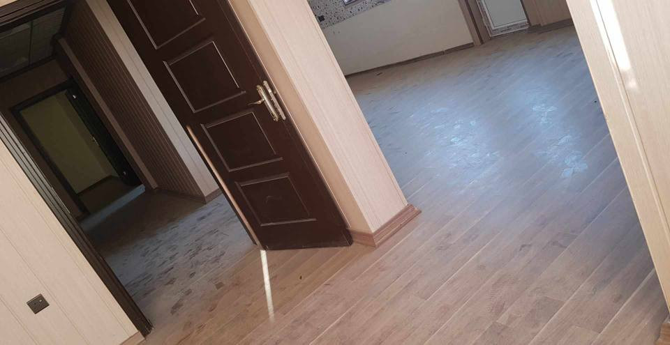 شقةللبيع في مجمع سري بلند خدمات متوفرة مساحة 132م 
طابق الاخير 
تتكون من 

غرفتين نوم 
غرفة استقبال 
صالة
مطبخ 
صحيات 
بلكون 
مخزن 
*********** واتساب
باڵەخانە بۆ فرۆشتن لە مجمعی سەری بڵند و هەموو خزمەتگوزاریەک تیایی بەردەستە و ڕوبەری 132 مەترە
نهۆمی کۆتاییە
پێکدێت لە 
دوو ژووری نوستن
ژووری میوان
هۆڵ
مەتبەخ
بەلەکۆنە
کۆگا
كةرماو أربيل, العراق
