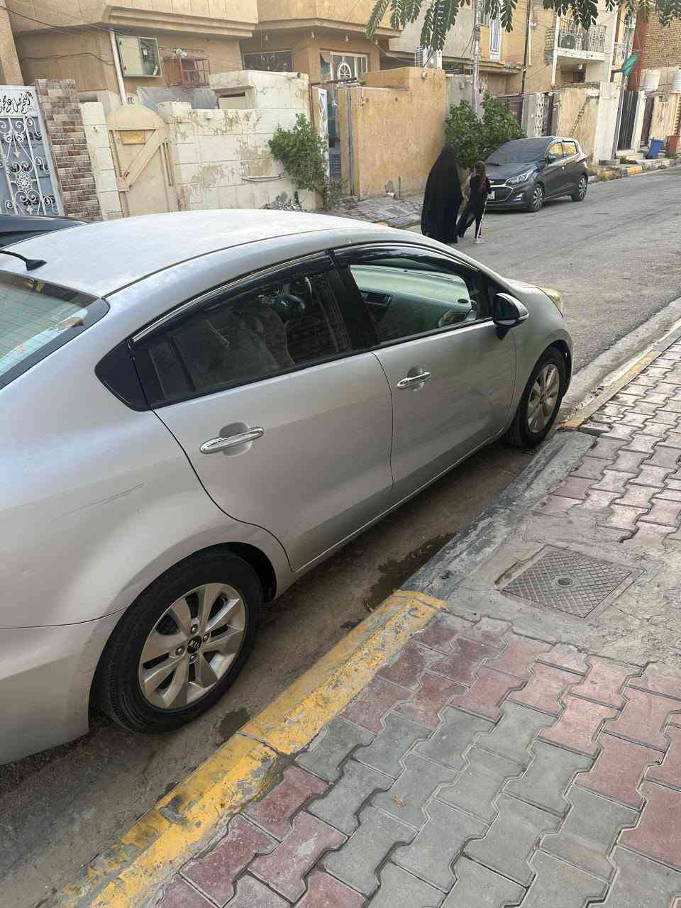 السلام عليكم ورحمة الله وبركاتة 
كيا ريو 2015 
خليجي محرك 1600 بيها باب مبدل مال سايق 
والجاملغ الخلفي من قبق البانزين وجوه فقط صبغ اثر ضربه خفيفه ستوته  والباقي كله مكفول 
وعندي الصور مالتها قبل التبديل وقبل صبغ الجاملغ الخلفي  عارضها 83 ورقه  للاتصال *********** مكاني الكوت داموك
