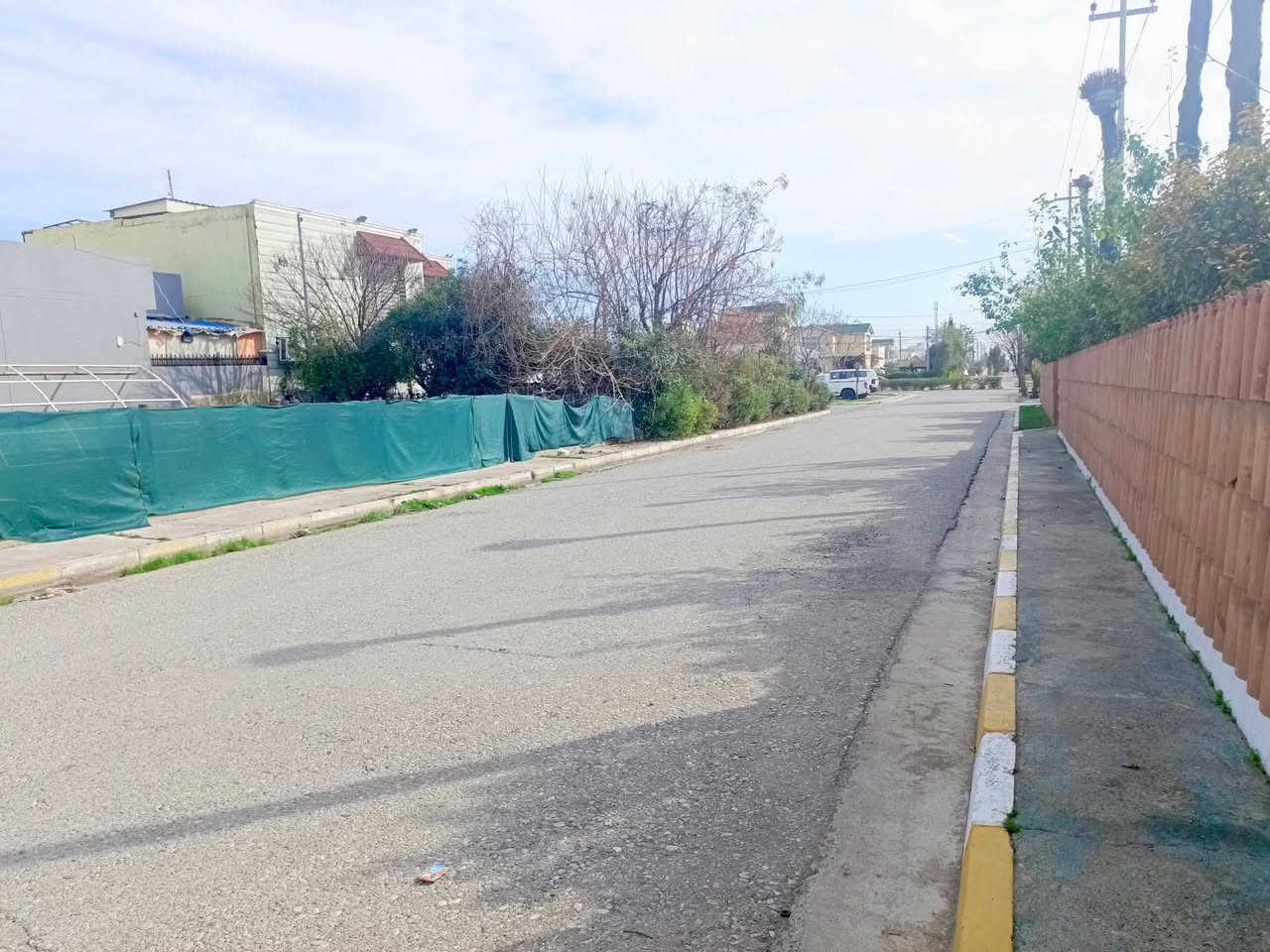 بيت #ركن  للبيع في لاوان ستي 
مساحة 200 متر + 200 متر متروكة (حديقة خارجية ) 
#واجهة_شروق 
يتكون من :- 
 غرفة نوم // استقبال // هول داخلي // مطبخ // صحيات // حديقة و كراج 

العنوان :- طريق كسنزان _ سايدين لاوان _ خلف شقق بلص لايف
******************************************** 
خانووی #روکن بۆ فرۆشتن لە لاوان ستی 
ڕووبەر :- 200 مەتر + 200 مەتر مترووکە 
روو له ڕۆژهەڵات 
پێکهاتووە لە :- 
ژووری نووستن // دیوەخان // هۆڵ // چێشتخانە // گەرماو 
*****************
للاستفسار 
📞***********

📞***********
##عقارات #عقارات_سيفر #عقارات_اربيل #اربيل
