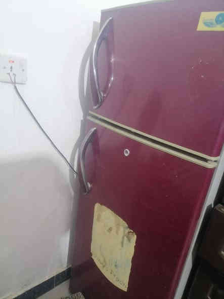 ثلاجه شغاله للبيع نوعها ماليزي سعرها 80 الف نقصها غاز قليل تبرد وتشتغل مابيها شي وماطور شغال بس تحتاج تحطلها شويه غاز بيها نقص مكاني ناصريه رقمي ***********
