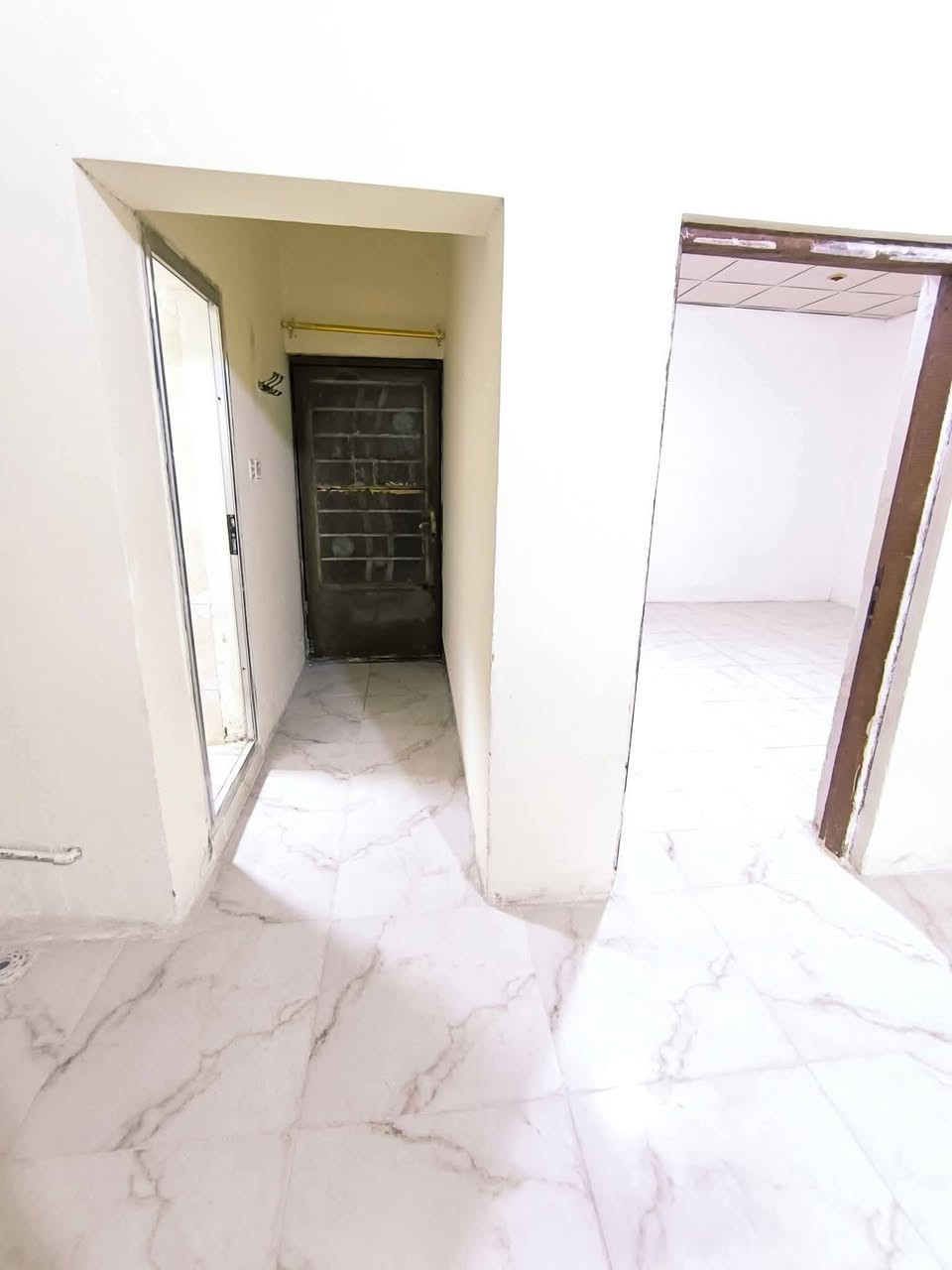 للإيجار 100 متر طابق واحد بالمعملجي نظافة فول 
مطلوب عائلة صغيرة 
***********
