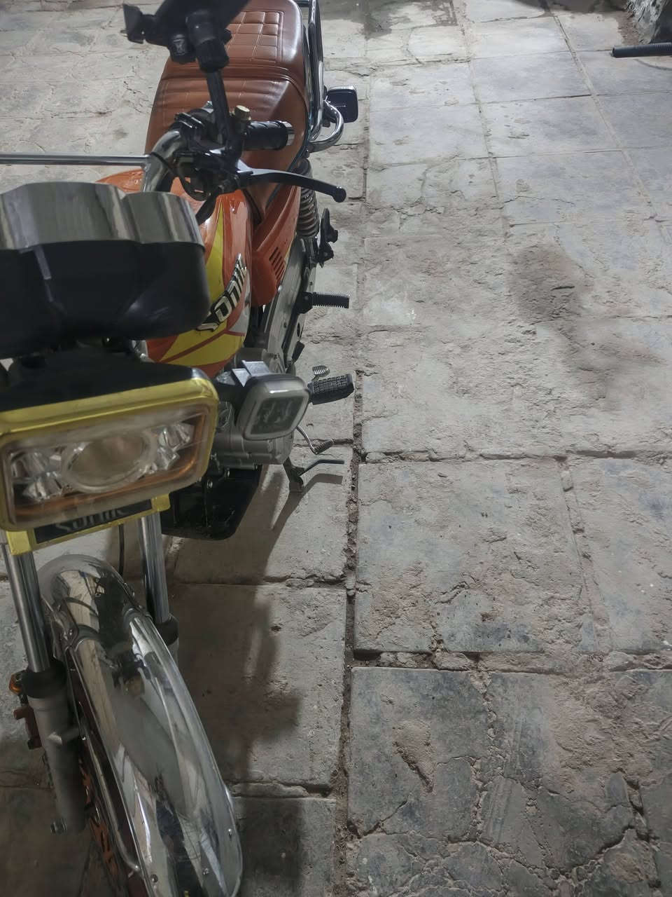 السلام عليكم سيفان للبيع شاصي 2015 تعمير 2025 دراجه جديده مماشيه هواي شوفت عينك بعدهه جديده رقم نجف وبسمي سعر مليون و 600 وهاذه رقمي مكاني النجف ***********
