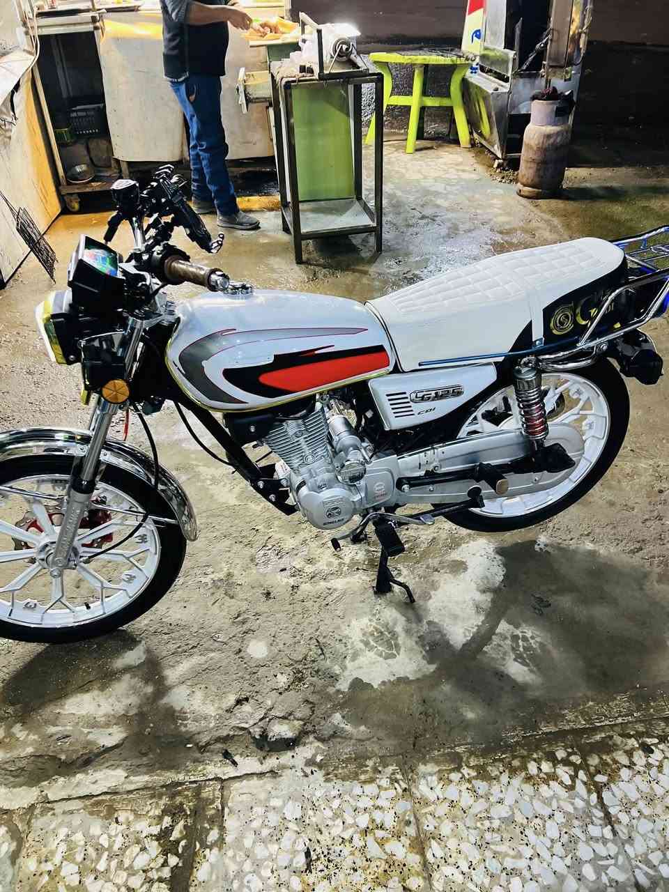 سيفان  25اوراق ستنساخ   بشهر  11طالعه من الوكيل السعر( 950) بيه  مجال  حك الجيه  امكان 
 قم صاحب الدراجه ‭0773 080 5098‬
