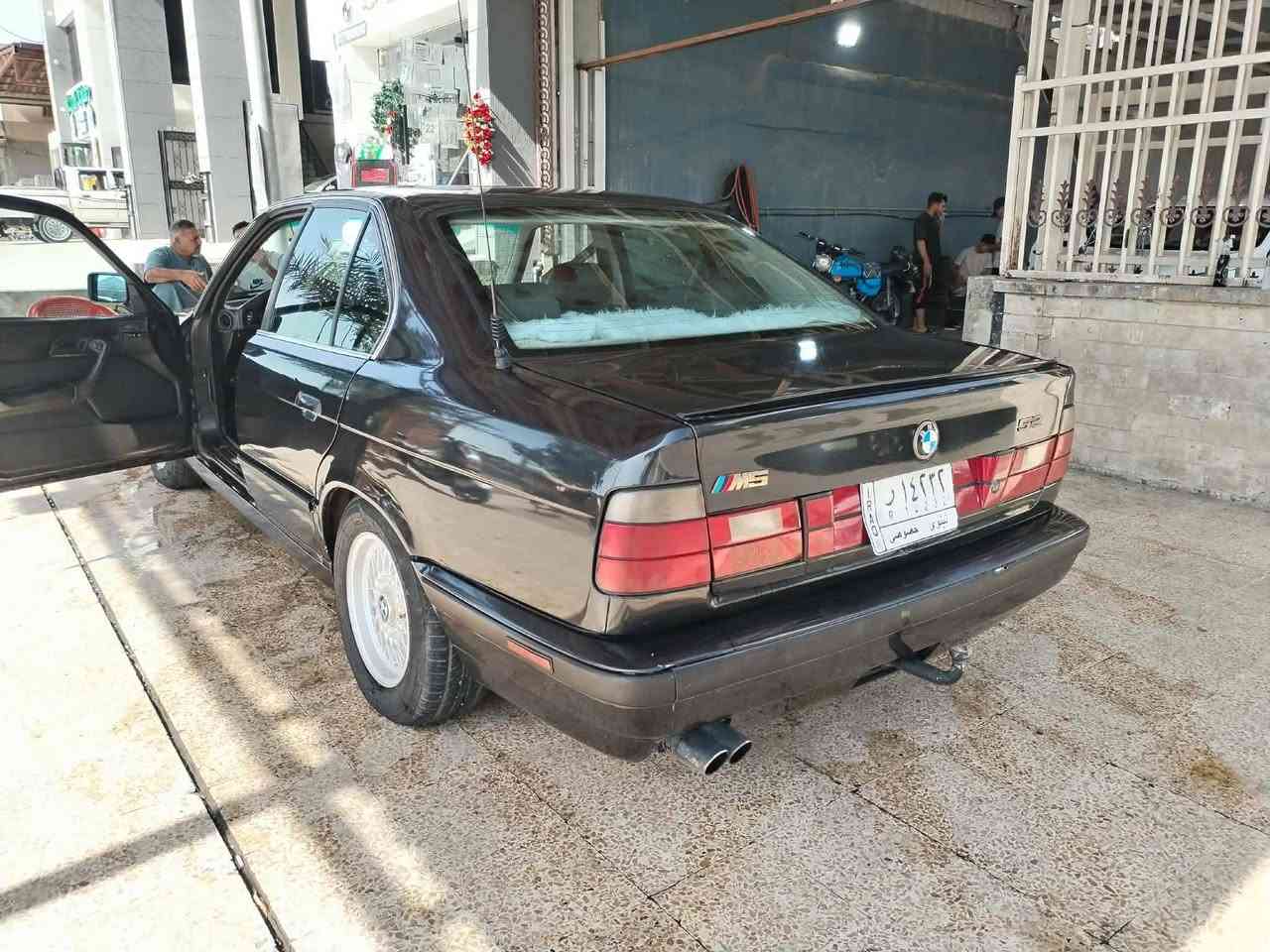 سياره بي ام ٥٢٥ للبيع بسمي موديل ٩٢ مصبوغه جماليه بدون ضربة جاكوج مكينه كبس كير اوتوماتيك السياره حلوه رقم نينوى الشراري يتصل على الهاتف *********** السعر ٦٥ وبيها مجال
