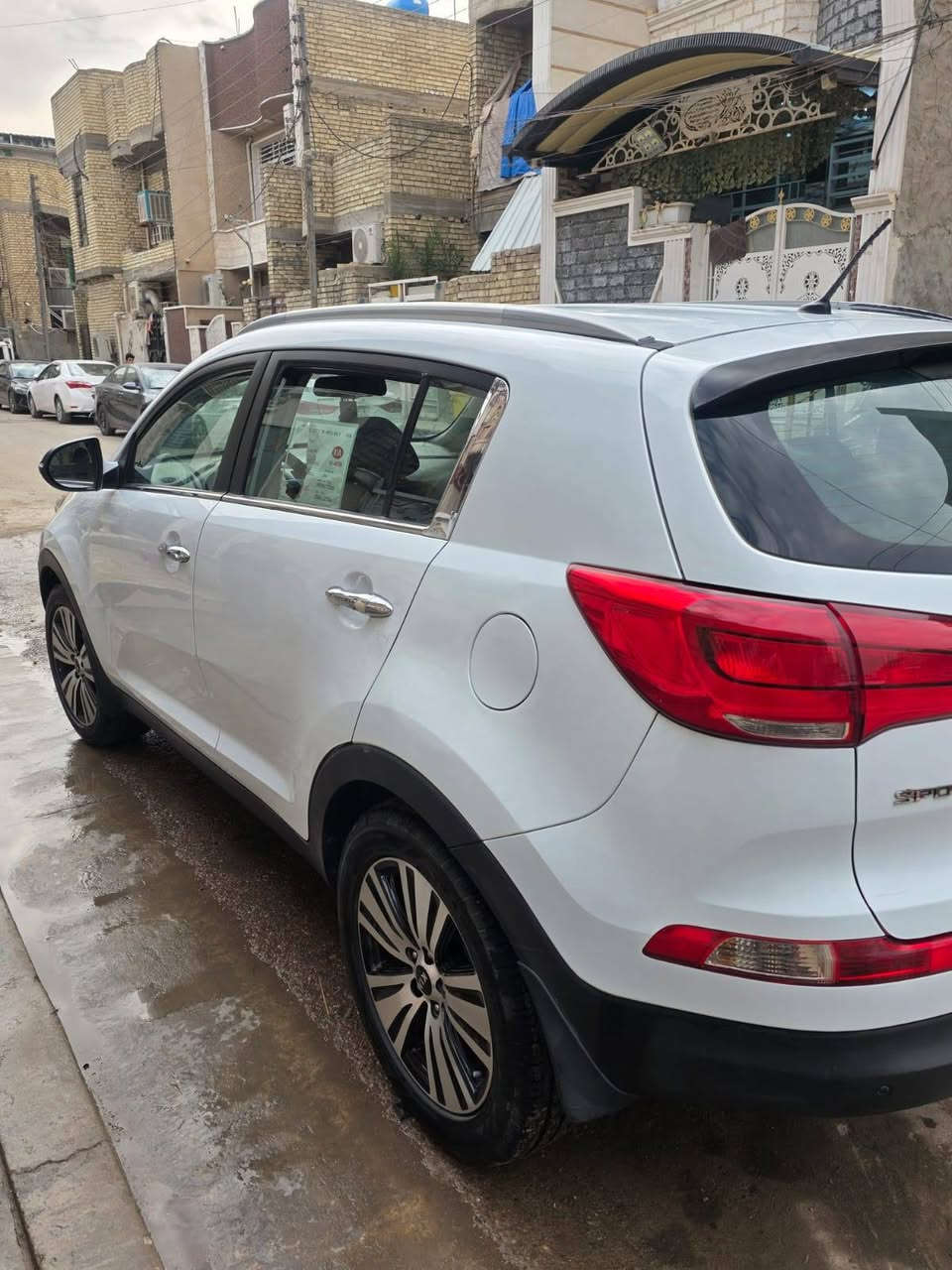 اسبورتج  موديل 2015,  رقم بغداد رقم انكليزي بسمي  خليجي محرك 2000دوش سياره ماشيه 138 مكفوبه من الضربه بيها بنيد بي شبر وطخه بل جاملغ مسويها سياره كلش حلوه مال بيت محرك وكير  جداد تبريد شغال كهربائيات كلها شغاله صدرها هسه مبدله جديد تايرات تخم جديد سياره جاهزه لآخر حبه اي نقص ما بيها مكاني بغداد الشعب جامع الشروفي سعر 160 $$$$وبيها مجال  ***********
