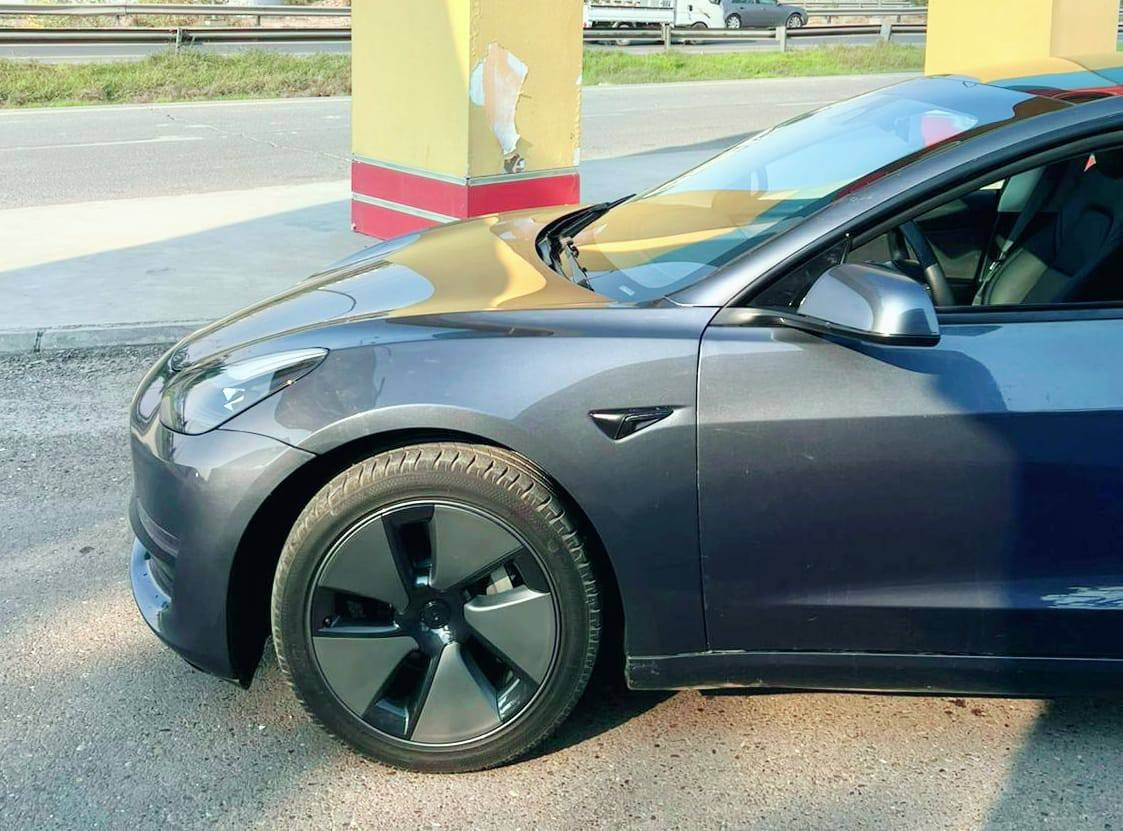 سلام عليكم تيسلا للبيع موديل ٢٣ اوف لاين حادث جاملغ وبنيد مبدل نفس لون السعر ١٤٠ وبيهة وبيهة مجال اتصال ع رقم *********** مكان سياره بغداد البياع
