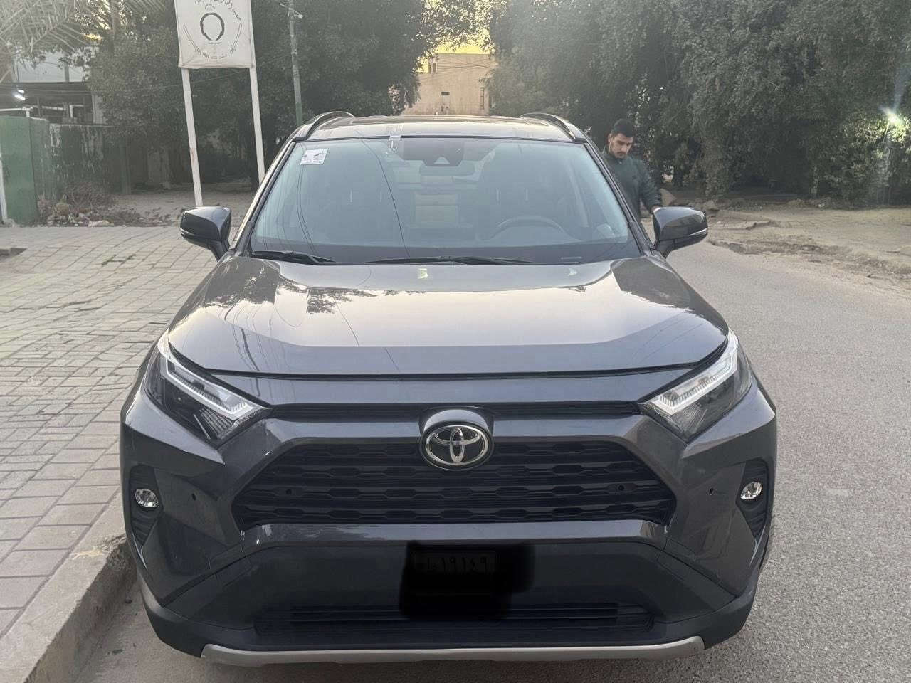 ماشية 2000 فقط يعني زيور

راف فور XlE ‏2024 — مكينة 2500 بانزين وليست هايبرد

1. فتحة
2. بصمة تشغيل
3. بصمة ابواب
4.  رادارت ٣٦٠
5. شاشه كبيرة
6. نطام كار بلي
7. تحديد مسار
8. كامرة دوارة
9. انظمة قيادة 
10. اوتو هولد
11. نقطة عمياء
12. نظام اقتصادي
13. تبريد قطعتين
14. جنطة كهرباء 
15. مانع انزلاق Abs
16. كشن السايق كهرباء 
17. داخل لونين
18. رقم بغداد مميز وباسمي 
19. لايتات زينون

حادثها قطعة وحدة صبغ فقط جاملغ امامي يسره كما مبين في الصور

السعر 240 ورقة وبي مجال بسيط 

للاستفسار الاتصال عالرقم ***********
