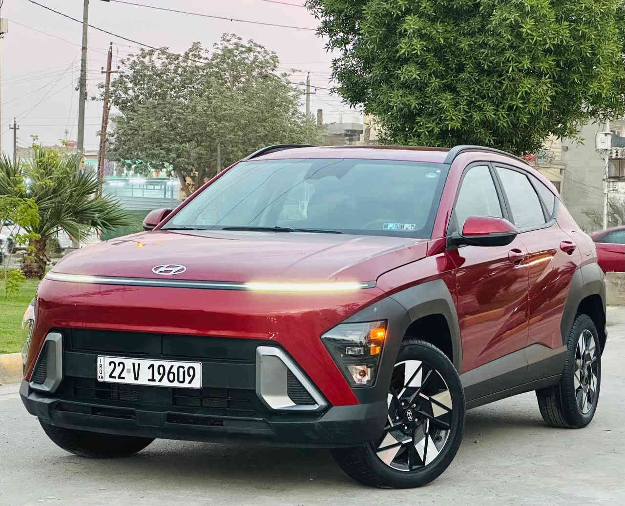 السلام عليكم ( بيع فقط بدون مراوس )
هونداي كونا وارد امريكي  2024 الشكل جديد محرك 2000 دوش ماشية 10 الالف

  مرقمه اربيل تحويل وكاله مضمون حادث كلش بسيط موضح بصور الحادث  بدون تبديل كل سيارة ليبل واحد و بدون ايرباك جميع الايرباكات سليمة  

""مواصفات Sel

بصمة تشغيل . بصمة ابواب . بصمة صندوك

تبريد قطعتين امامي وخلفي

سويجات بصمات عدد ثنين 

شاحن لاسلكي 

كشنات كهربائي

مصابيح LED أمامية.

مصابيح LED خلفية.

رادار امامي تحديد مسار + بريك ذاتي رادار جانبي نقط عمياء

رادار خلفي تنبيه عبور + بريك ذاتي

نظامي  Android Auto و Apple CarPlay.

نظام الملاحة GPS.

تشغيل عن بعد

سايد بريد كهربائي بصمة

لايتات امامية عدسات زنون

وباقي المواصفات المعروفة 

العنوان : بغداد / الكرخ 

للاستفسار *********** ومتوفر بي واتساب
