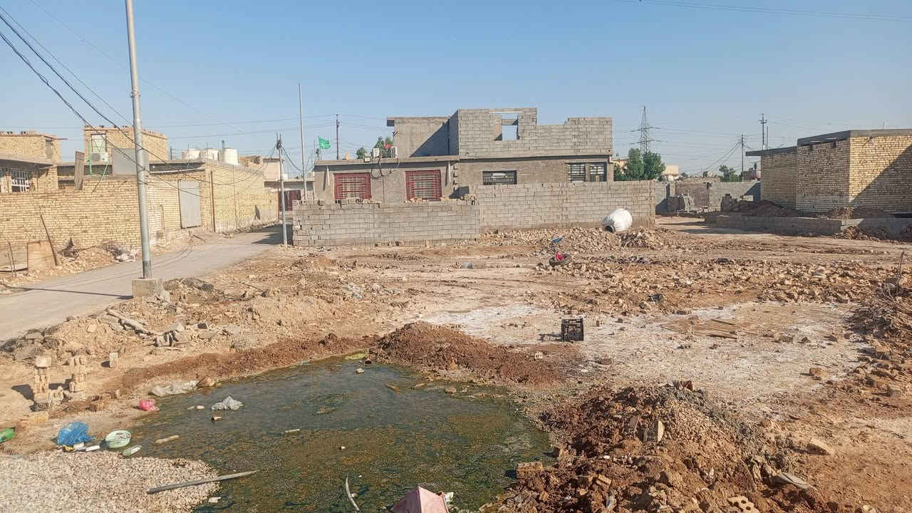 بتلو للبيع مساحه  200 متر  وقطعه 198 متر مي كهرباء تبليط خط ثاني يحتسب خط اول تجي وشوف وتدلل هاذ رقمي ***********
