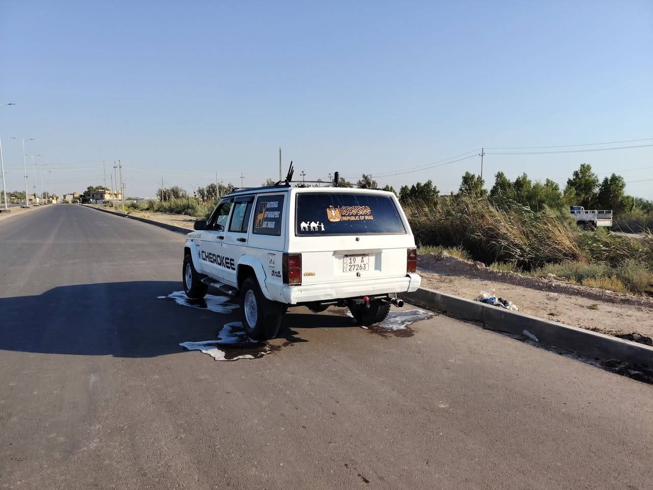 جيب شيروكي موديل 91 رقم كربلاء دولي مشروع وطني سنويه 2031 محرك وكير 3000 اكسن سيدان حداديه جديده تخم تاير كهربائيات كلها شغاله جاهزه  سياره مصبوغه جماليه احله من الصور للبيع السعر 35 وبيها مجال للطيبين رقم الهاتف *********** مكان السياره ناصريه قضاء الدوايه
