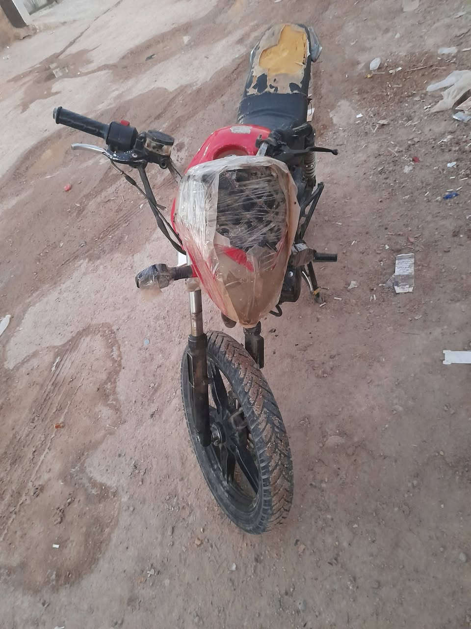 سلام عليكم ماطور سايم للبيع لسعر ميه وخمسين شغال يمشي كلشي مابي بس يرادله صفاحيات قبق مالتانكي بانزين لشراي حيا الله مكاني رمادي لخمسه كيلو *********** يوجد واتساب ورجان لمو شراي ليراسل او يتصل وجزاكم الله خير
