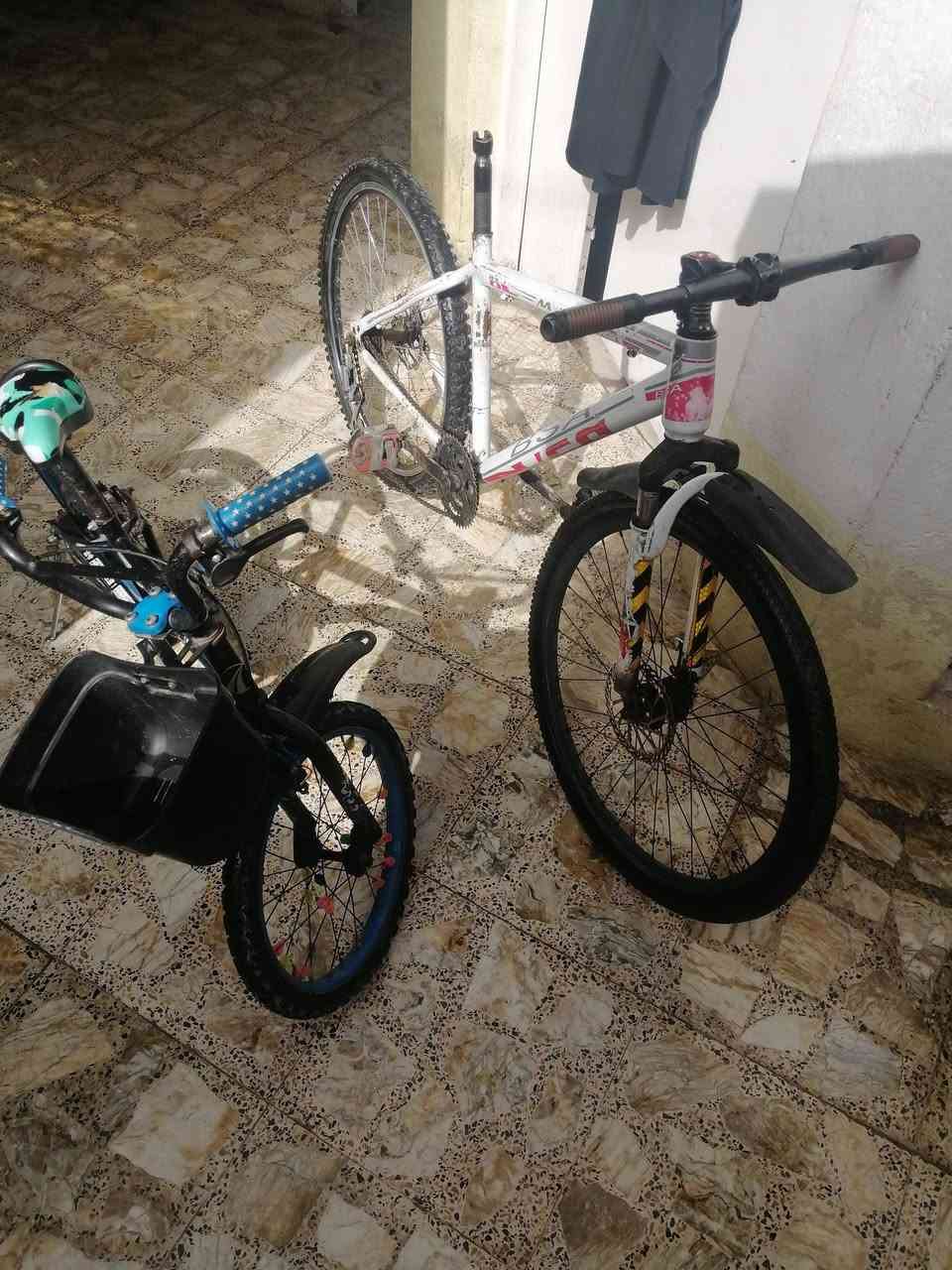 بايسكلات ثنين شوف العين ََ الجبير ناقصه بس سرج ََ.. وثاني شغال نضيف ََ الازرك ب٣٥.. الجبير ب٢٥.. بغداد العبيدي


**إذا كنت صاحب هذا الإعلان وتريد حذفه لأي سبب، رجاءا أرسل رسالة إلى الدعم الفني**