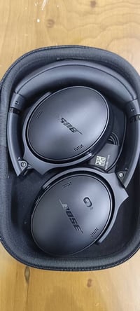 سماعات هيد فون ماركة بوس الاصلية قيم واخذ بما يرضي الله  07733134012