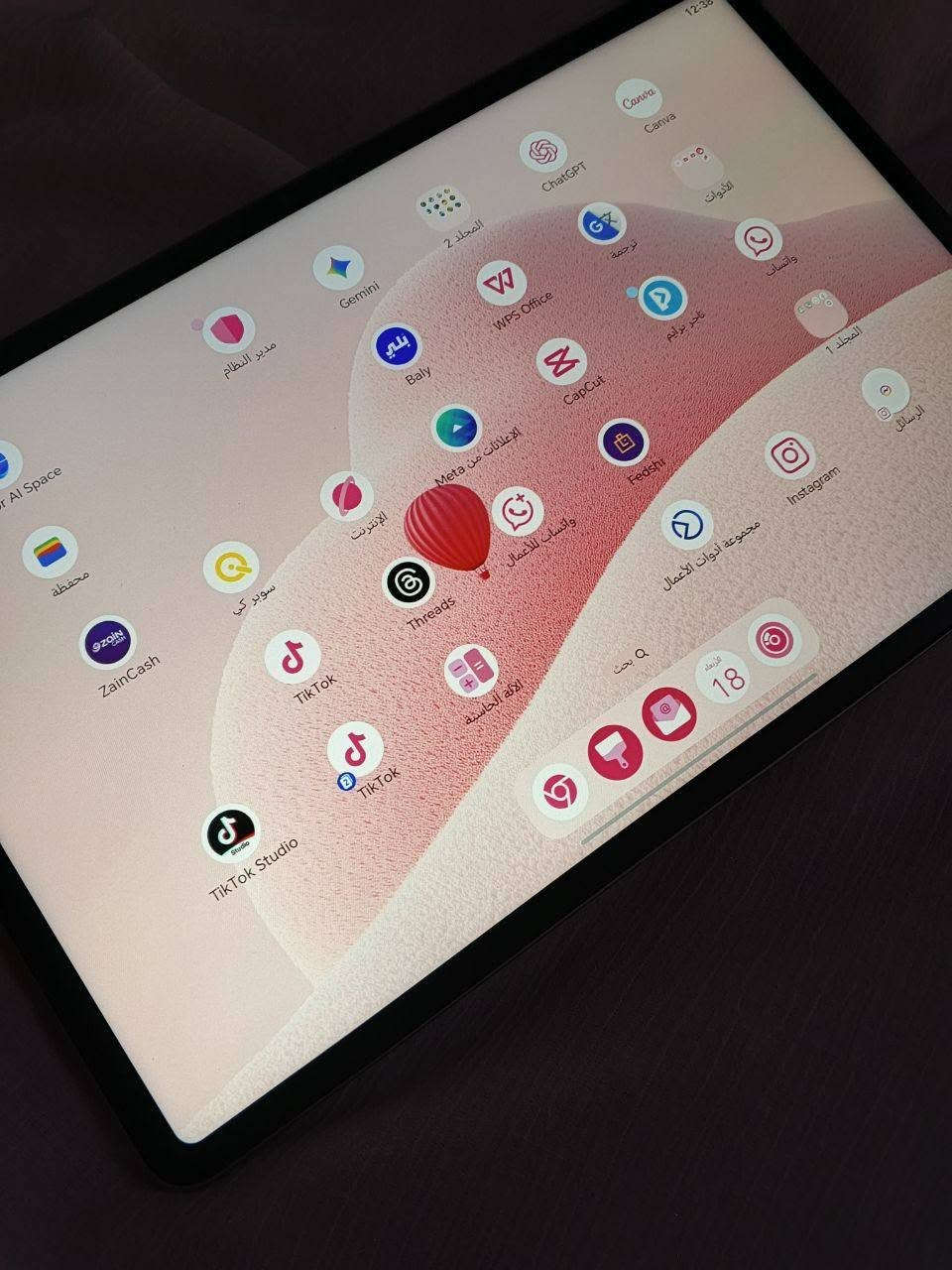 🩷هونر باد 10 ممبدل شي ولا مصلح ابد استخدام شهرين حوالي بطارية حجم 10100 
mAh 
معالج Snapdragon 7 Gen 3 
حجم الشاشة 12.1 
كامل ملحقات الحافظة مع الكيبورد مع الشاحنة مع الكراتين 
🩷القلم ماخذته وحد يدعم راحة اليد هم من هونر سبب البيع  
🩷مشترية برنامج للدراسة دفاتر يرتب وملازم يفتح وpdf يفتح هم ب50 بس مجاني وية الايباد يكون 
🩷اني ظايفتله شاشة مات طافية ورقية تمنع انعكاس الضوء 
🩷سعر الايباد ما عدا القلم 375 وبي مجال بسيط
🩷واللي يريد القلم وياه انزله نص سعر القلم
مكاني بغداد


**إذا كنت صاحب هذا الإعلان وتريد حذفه لأي سبب، رجاءا أرسل رسالة إلى الدعم الفني**