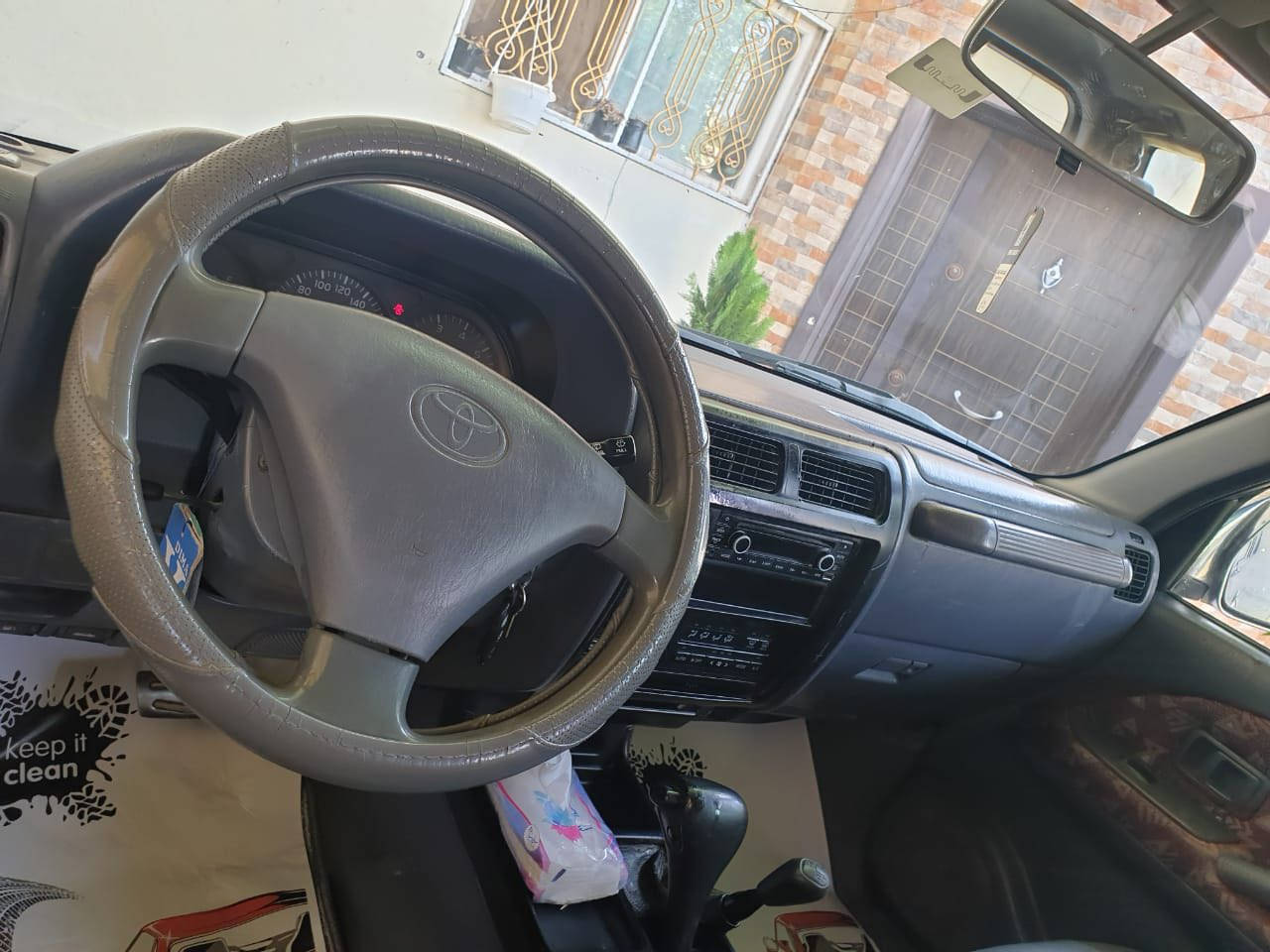 برادو كلين 2001 
100 ورقه بيها مجال للشراي 
موقع السياره الرمادي 

***********
