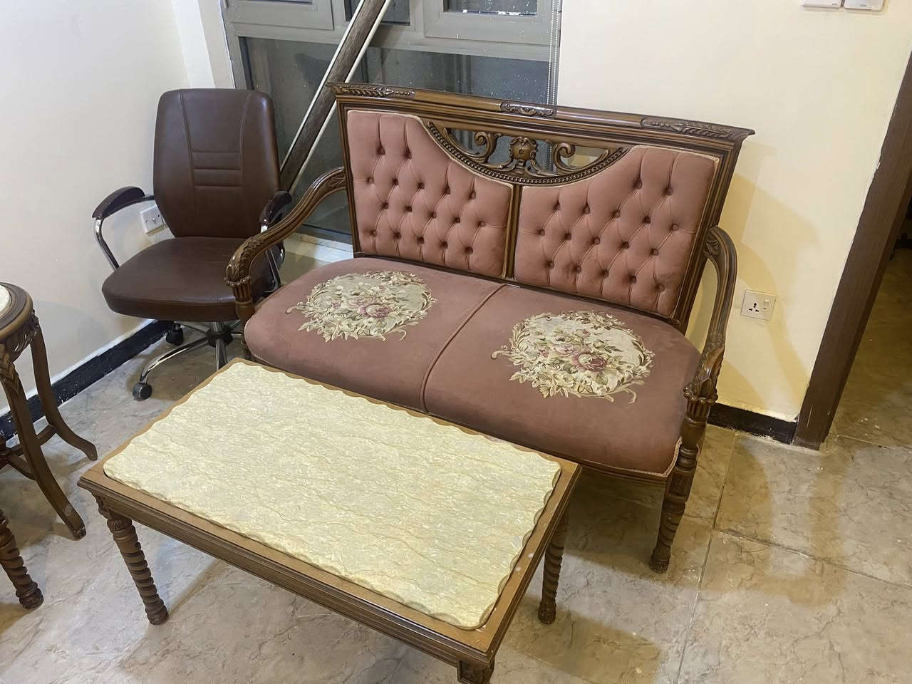 مكلف بالنشر
تخم قنفات مصري. نظيف جداً. كامل مع ملحقاتة. متكون من 2 مقعد زوجي و 2 مقعد مفرد. مع طبلات كامل. 

العنوان :بغداد القادسية 
للاستفسار:***********
