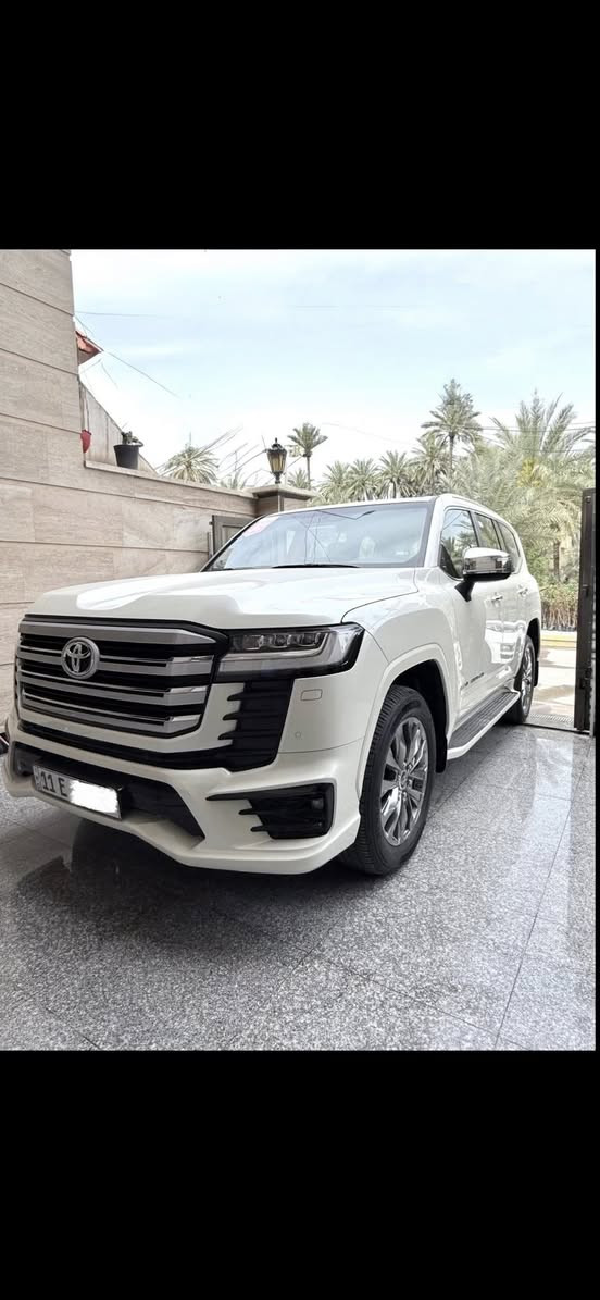السلام علكيم للبيع 
Toyota Land Cruiser 2024
  تويوتا لاند كروزر 2024. 
ملاحضة / رقم السيارة بغداد مميز 
   ماشية - 26 كلم فقط 
✅ المواصفات:  فول مواصفات 
VX فول مواصفات ضمان شركة ساس
الموديل: 2024 
الحالة: كفالة عامة من كلشي مغلفة ppf ضمان عشر سنوات سيارة جداً جديدة 
المواصفات : معروفة مواصفات VX 
سيارة للجناي اذا بايع شاري ما تفيدك 
مكان السيارة بغداد 
📞 للأستفسار الاتصال على الرقم ***********
