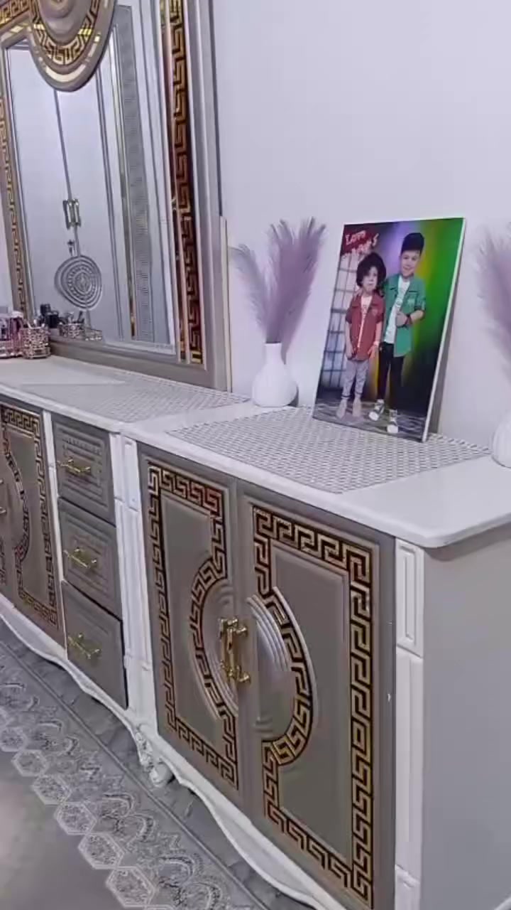 غرفه للبيع مصار شهرين من شتريتها مستعجل على بيعتها غرفه داخل صاج وخارج تصميم تركي الخشب عراقي غرفه جديده كلش السعر خاص العنوان حي اور سبع قصور رقمي *********** متواجد واتس اب
