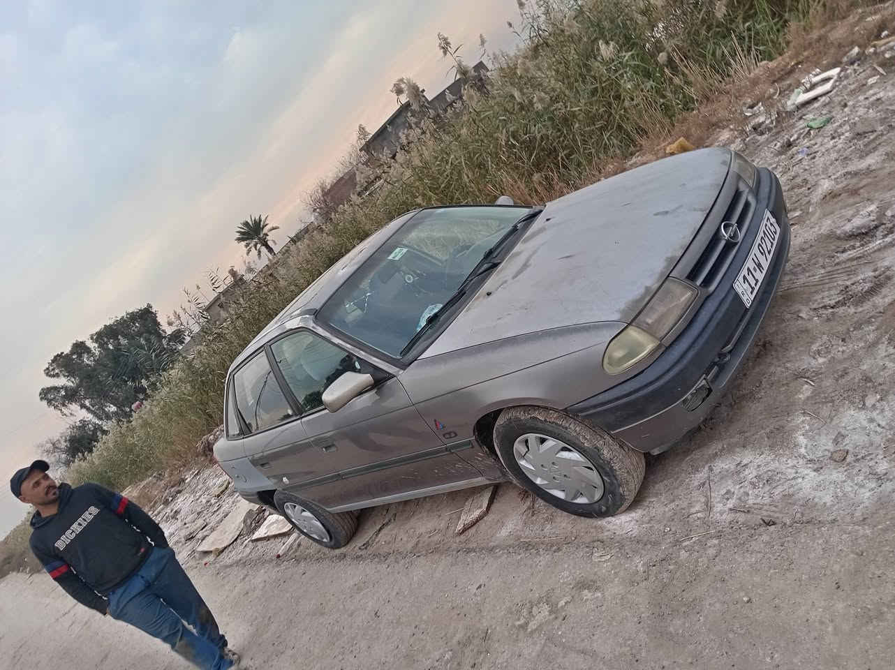 اوبل استره موديل ٩٢ رقم بغداد انكليزي سياره بلادي معروضه ٤٢وبيهه مجال ***********
