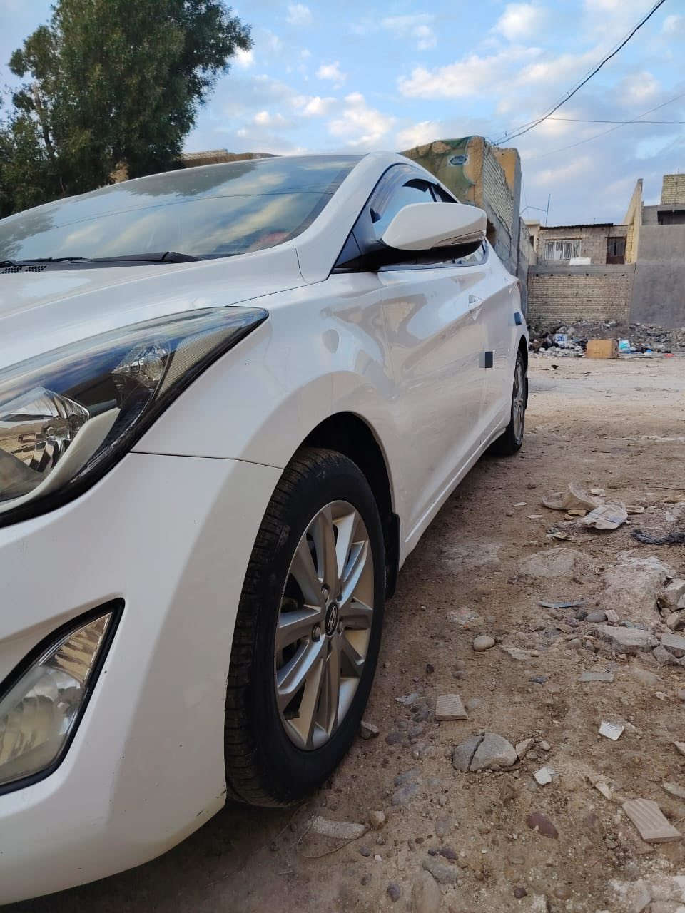 سلام عليكم الانتره موديل 2015 خليجي مكفوله من ضربه وصبغ نص فول محرك 2000 دوش رقم بغداد بسمي السعر 132$ وبيهة مجال الرقم الهاتف ***********
