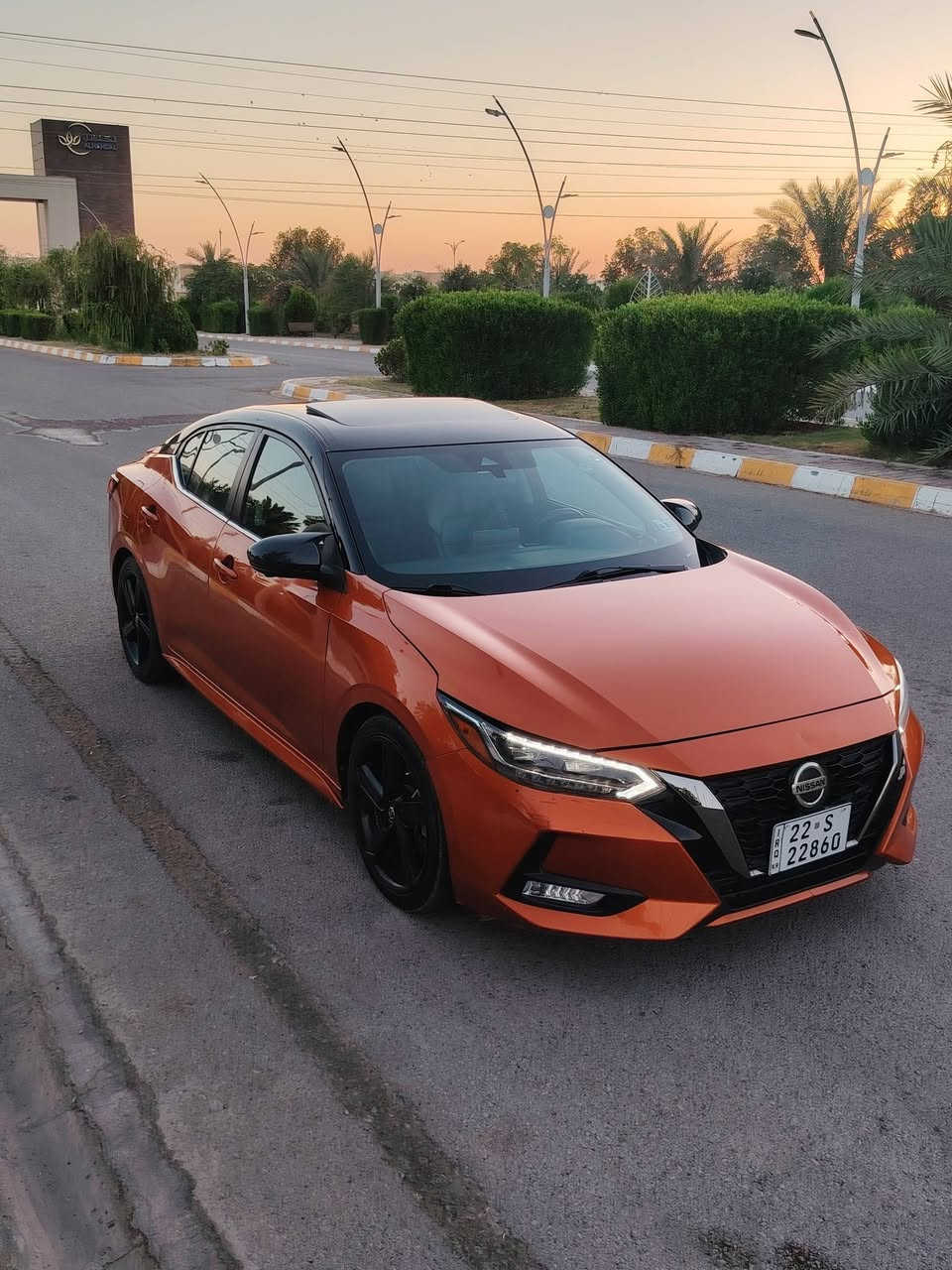 السلام عليكم للبيع بسعر 125 سنتره SR توكلر فول الفول موديل 2023 لون مميز مشمشي الضرر مرفق مع الصور ميحتاج اذكر موصفاته كلشي موضح بصور حته تقرير السياره موجود بصور  سنويه وهزه ورقم جدد السياره جديده ومناقصه شي مكينه 2000 تشغيل عن بعد تحويل ثاني يوم العنوان تكريت ***********

