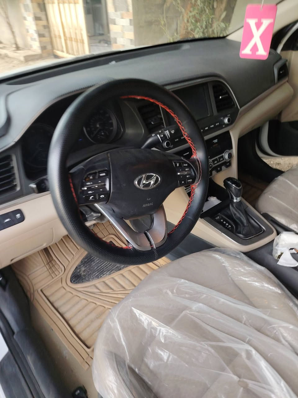 سياره اللنترا موديل 2019
كامل مواصفات 
بصمه 
تحكم 
رادارات 
تبريد ثلج 
تدفئه
بانوراما 
تدفئه كشنات 
بعد هواي بيها مواصفات حلوه 

حادثها مثل ماموضح بالسونار فقط البنيد ماواصل لا للشاصي ولا للقود 

***********
