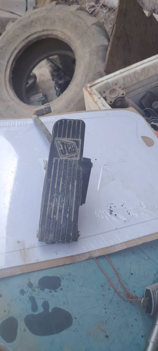 السلام عليكم عندي أغراض للبيع رافعة 
جيسيبي انجكترات طرمبة _ بواري كاز _ فنديشن _بساتم _ براد _ مسطرة والجوزات كاملة _ المحتاج غراض اتصل علية
رقم الهاتف ***********
