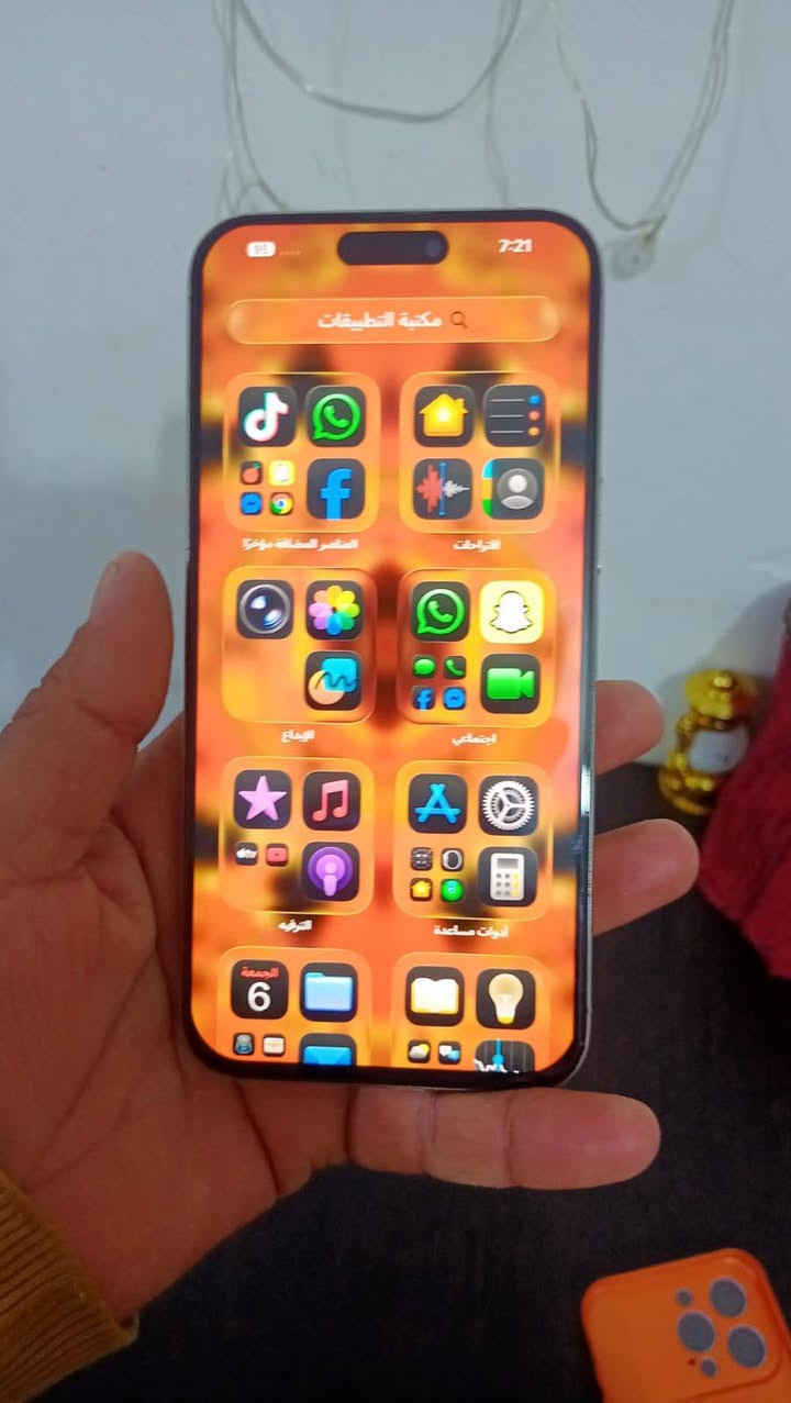 إيفون ١٥ برو ماكس جهاز جدا نظيف مبدل شاشة أصلية أمريكي وياه شاحن و باكيت سعره ٨٥٠ وبيه مجال***********
