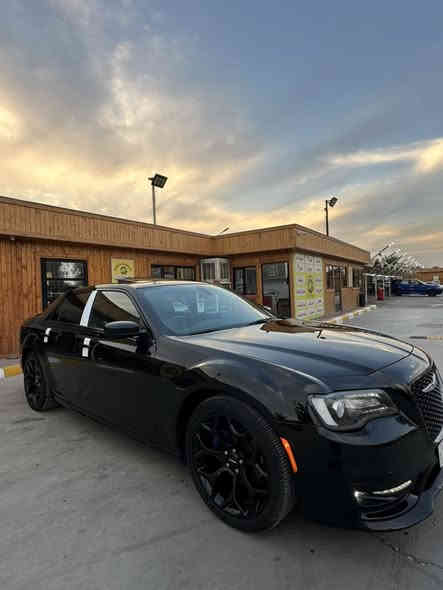 سلام عليكم 🤚🏻
بيع مستعجل 📍
كرايسلر اوباما 300S 
2018 اصل دبل لحية بلاد 
المحرك : . v6. 3600.

وارد كندي مكفوله كفاله عامه من الصبغ والتبديل والفتح حتى من البارد 
كير محرك بشرط برغي ممفتوح 
ماشية 76 ميل حقيقي بشرط 
رقم دهوك باسمي سنويه جديد هزه فحص جديد تحويل بشرط
 
📍مواصفات الS فول 1/1 
📍بصمة تشغيل 
📍بانوراما 
📍تشغيل عن بعد 
📍شفتات استيرن 
📍نضام سبورت 🏁
📍كشنات جلد بلاد S
📍 كشنات كهرباء 
📍كشنات تدفئه 
📍تدفئة ستيرن
📍مثبت سرعة 
📍كامرا خلفية 
📍مري جانبي هيتر
📍حساسات 
📍دخول ذكي (بصمه)
.
وبعد مواصافات الS المعروفه 

للاستفسار اكثر الاتصال

*********** 
 
مكان السياره بغداد زيونة
