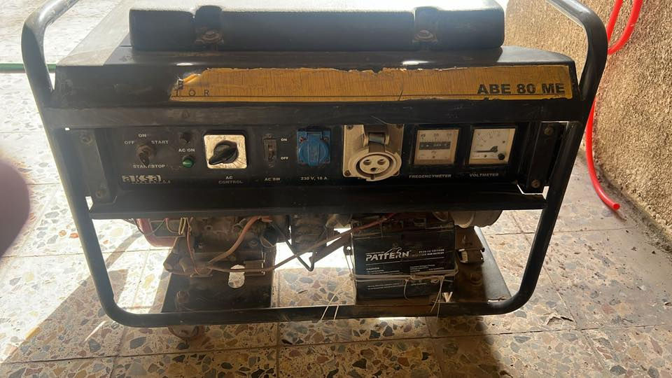 مولدة اقصى 8 kv 
32 امبير 
كلها على البلاد 
راس التوليد على البلاد 
المكينه على البلاد
لاتنقص ولاتبخر
سلف وهندر 
وسعرها 450 الف
اقصى بلادية

بغداد / ***********
