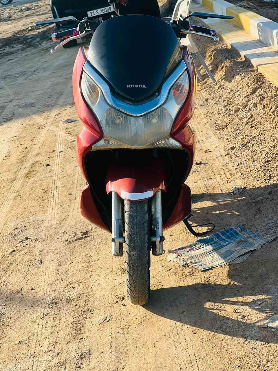 السلام عليكم للبيع دراجه pcxجيل الاول  دراجة جديده معنه الكلمه مال رمبه ماخذها رمبه الدراجه وأعلى ايدي حجم مكينه 150ياباني الاصلي دراجه جديده مال جناي وعلئ ايدي لون  ماروني  
ياباني دراجه كامله أستان كهربائي  حساس ازدحام  Aدراجه جديده الدراجه مكينه لوك شلعه معدل خير من اللّٰه دراجه تكول جديده بمعنئ الكلمه واحلا من الصور مال جناي المكان بغداد دراجة مكفوله اي نقص مابيه 
وبيها مجال بسيط  مكان بغداد 
اي استفسار ***********
