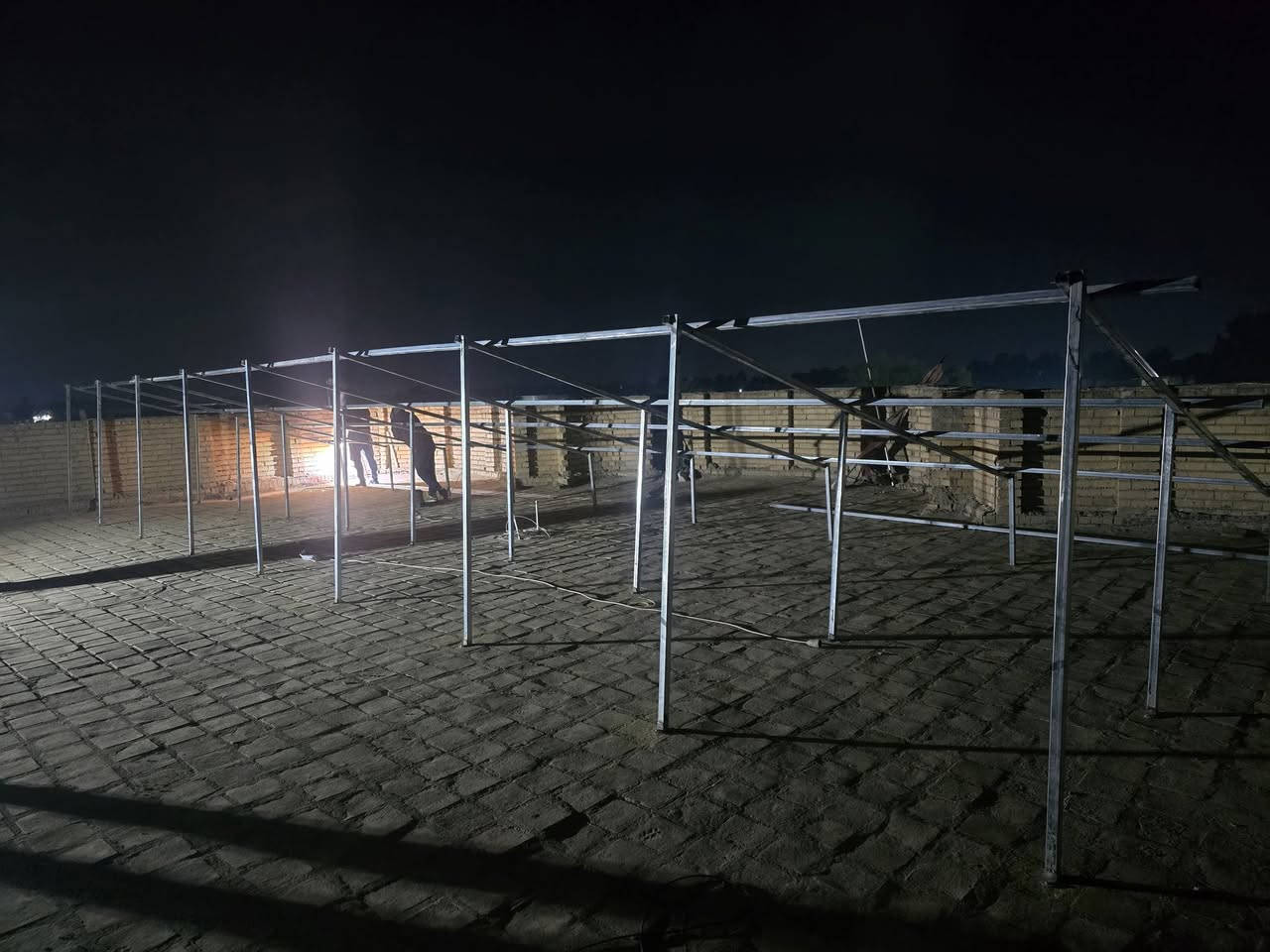 على بركة الله 
تم تنصيب منظومة 50 امبير نهارا & 50 امبير ليلا
الى الاخ حسن تايه
<<<<<< مكونات المنظومة >>>>>>
- الواح " لونجي " 610W وجهين 16 بازبار عدد ٢٥ لوح
- بطاريات نوع "" ايتل "" بقدرة 14.3KW عدد 4 
- انفيرتر نوع " كرينيد " بقدرة 12KW عدد 2
- هيكل حديد مغلون مقاوم للصدا 
- اسلاك وقواطع وجوزات حماية بجوده عاليه تركي المنشا
سارع واحجز منظومتك 
***********
***********
