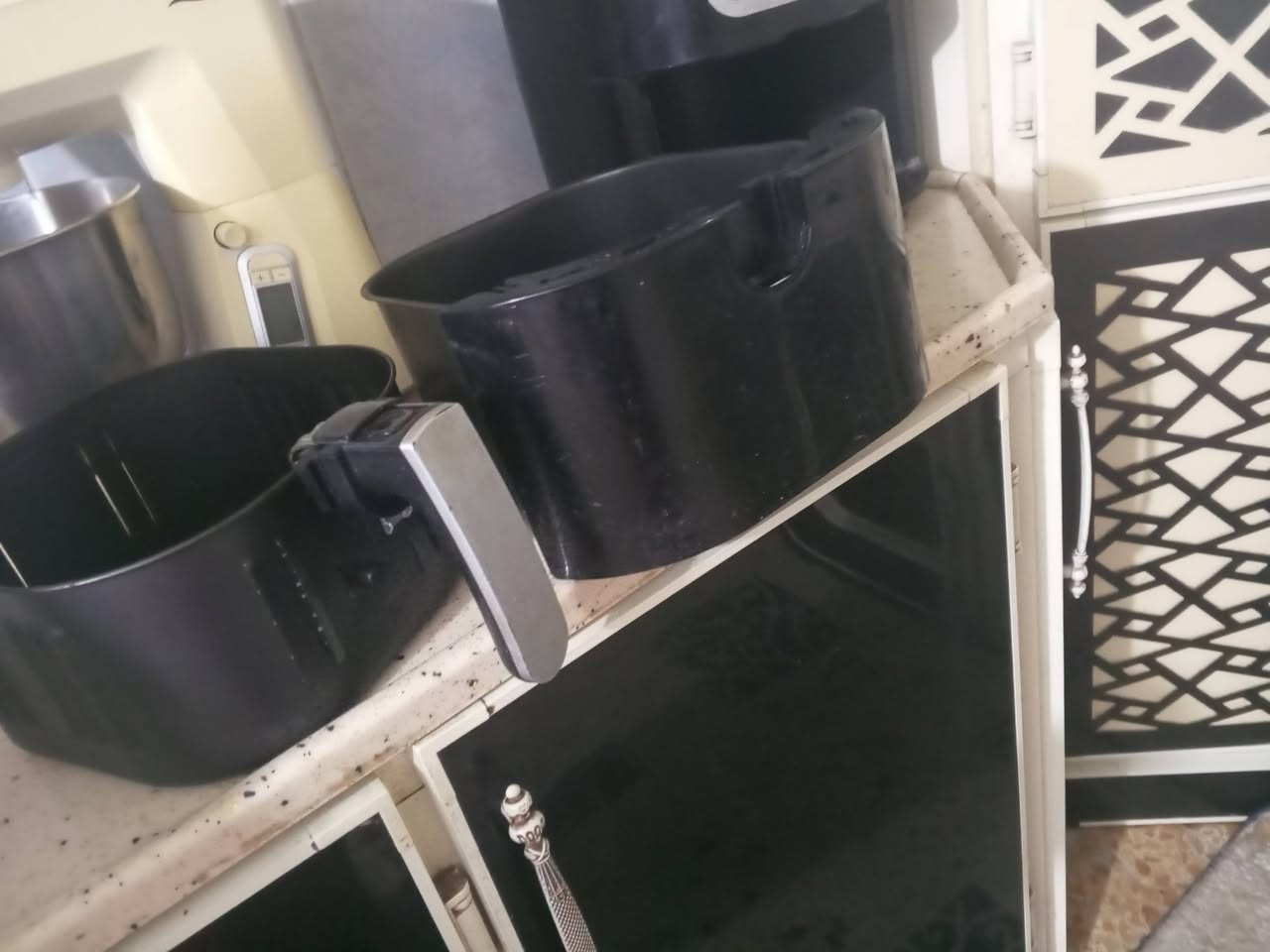 قلاية هواىية نوع kangaroo نضيفة اكل صحي بدون دهن وسعة كبيرة تكفي لعاىلة وسهلة  التنظيف سلة غير لاصقة السعر 35وبيها مجال العنوان حي القدس خلف الكراج الجنوبي  الرقم ***********
