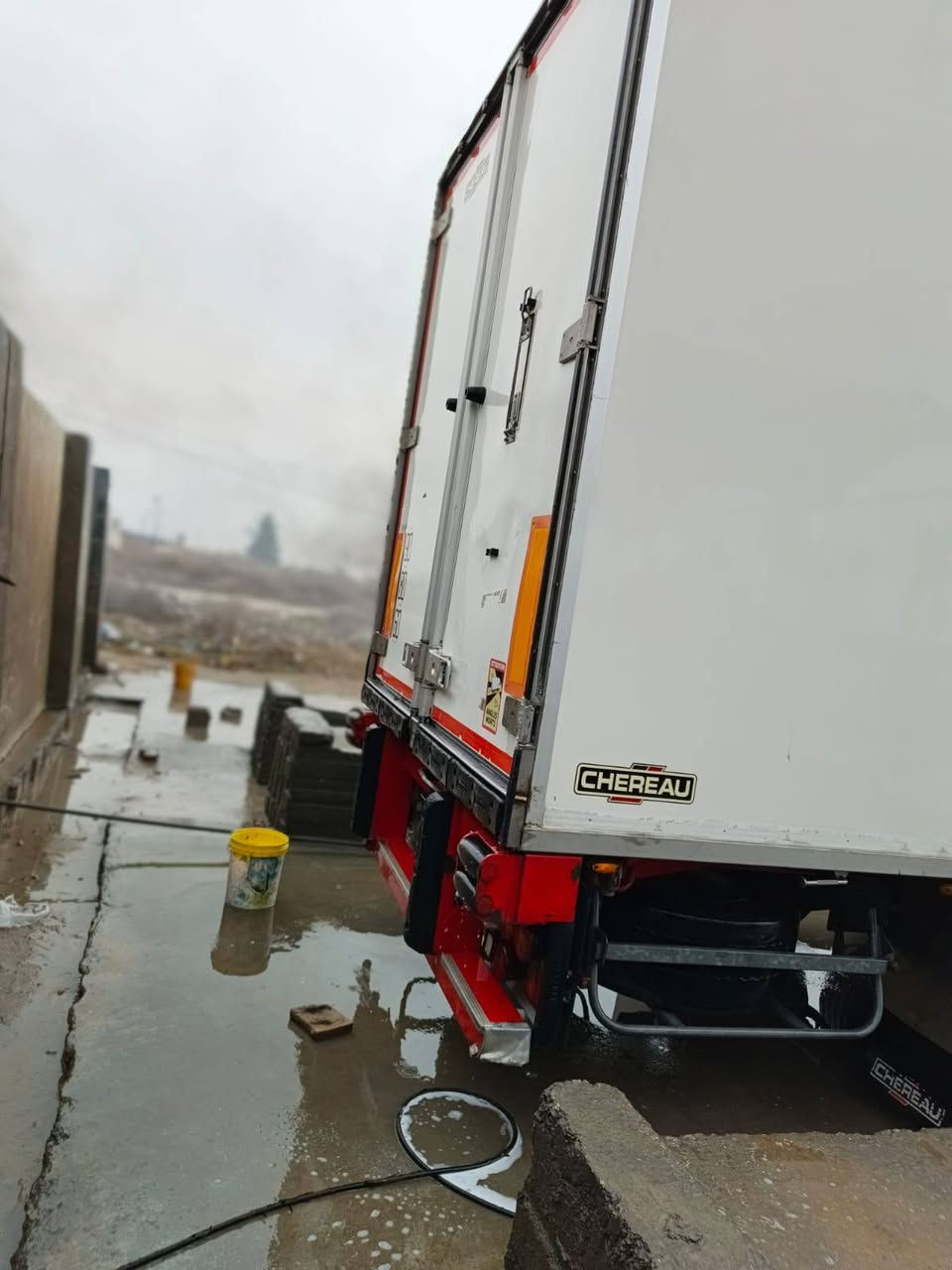 يالله
اللهم صلي على محمد وآل محمد
براد شيرو موديل ٢٠٠٩ سمك خمسة بدون جهاز فصل وربط سليمانيه طخم تاير ثلاجة مطبخ كاملة جامرلغ ستيل سلة سبيرات  هواء كهرباء كاملة عربانه جاهزة للعمل
العنوان ديالى المقدادية
السعر ١٥٠ قابل للتفاوض 
الاتصال على الرقم التالي
***********
***********
ومن الله توفيق
