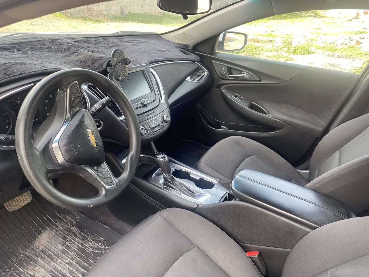 ماليبو موديل 17 للبيع بشرط كير مكينه وارد أمريكي 
Ltموصفاتها معروفه 
تحكمات 
تثبيت سرعه 
اوتو ستوب 
اشاير مري 
خمس بصمات 
كشن كعرباء 
تبريد قطعتين 
باقي موصفات معروفه 
ضربتها فقط دعاميه 
سونار مرفق بلمنشور 
سعر 115 
اتصال ***********
