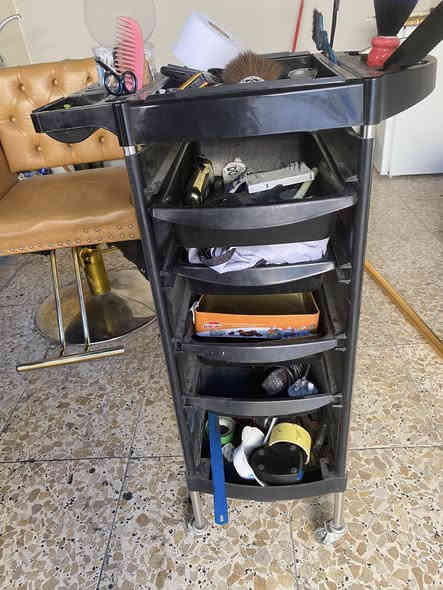 البيع كراسي 2ممري 2وفاترينه وعربانه ستعمال قليل وثلاجه مال حلاقين مشتغله قليل ***********
