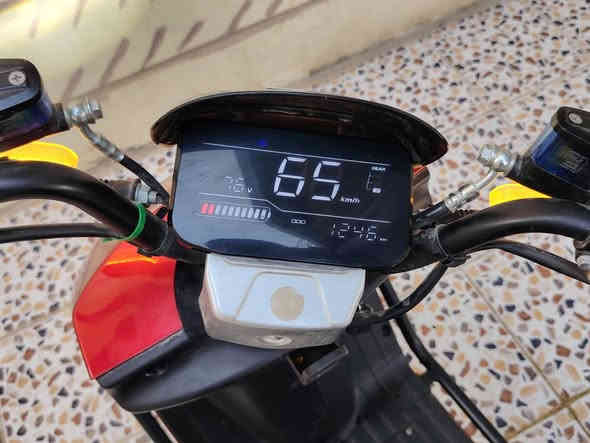 سلام عليكم دراجه شحن للبيع دراجه توها طالعه من المعرض دراجه 6 بطاريات دبل نضافه فول فول مكفوله سرعتها حقيقيه 65،،. السعر مناسب كلش. 875،وبيها مجال للشراي،،مكان الرفاعي ***********
