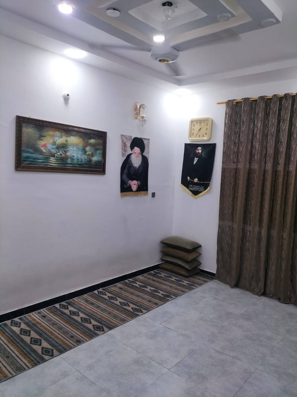 دار مشتمل للبيع رقم معامله كامله بسم ابو البيت واصله للتقييم حي الغدير الثانيه مقابل السياسيين المساحه ١٠٠ متر طولاني بناء حديث السعر ٥٤ للاستفسار ه‍ ***********
