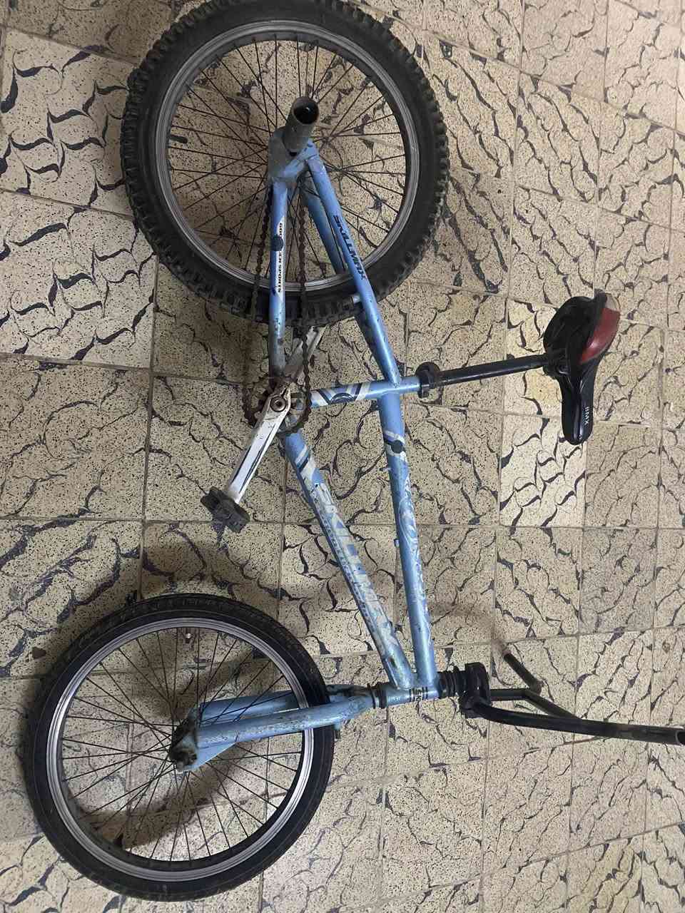 السلام عليكم باسيكل جيتي للبيع السعر 40 وبي مجال للتواصل 0776 557 3275
