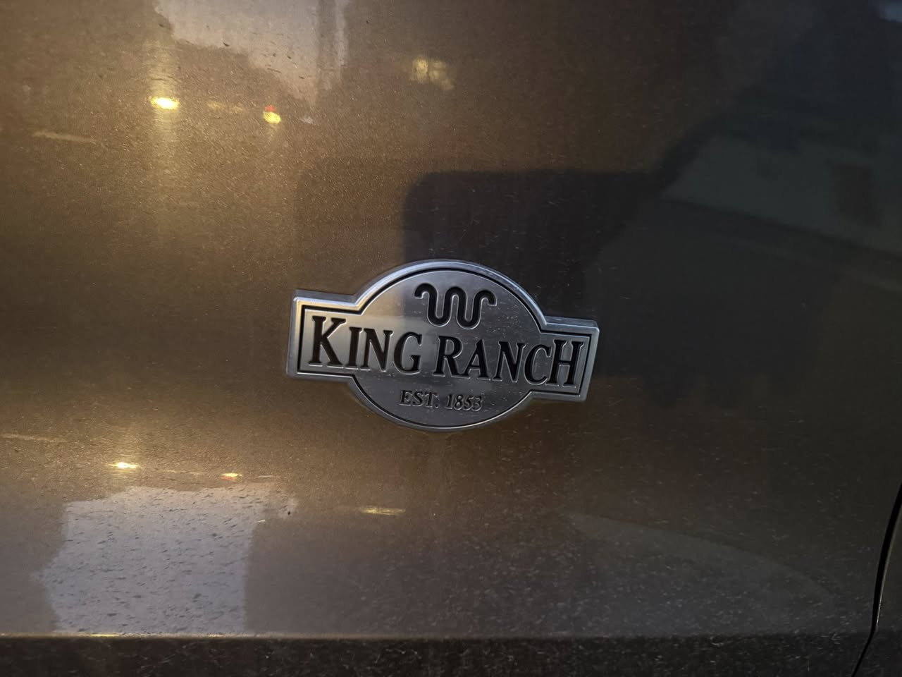 السلام عليكم ، فورد اكسبلور موديل 21 ماشيه 57 فول فول مواصفات بدون حادث مح ك 3000 توين تيربو 6 سلندر بانورما كراسي جلد طبيعي تدفاه وتبريد مساج خزن مموري رادار تبريد مركزي وهواي مواصفات سعر 32 الف دولار ***********
