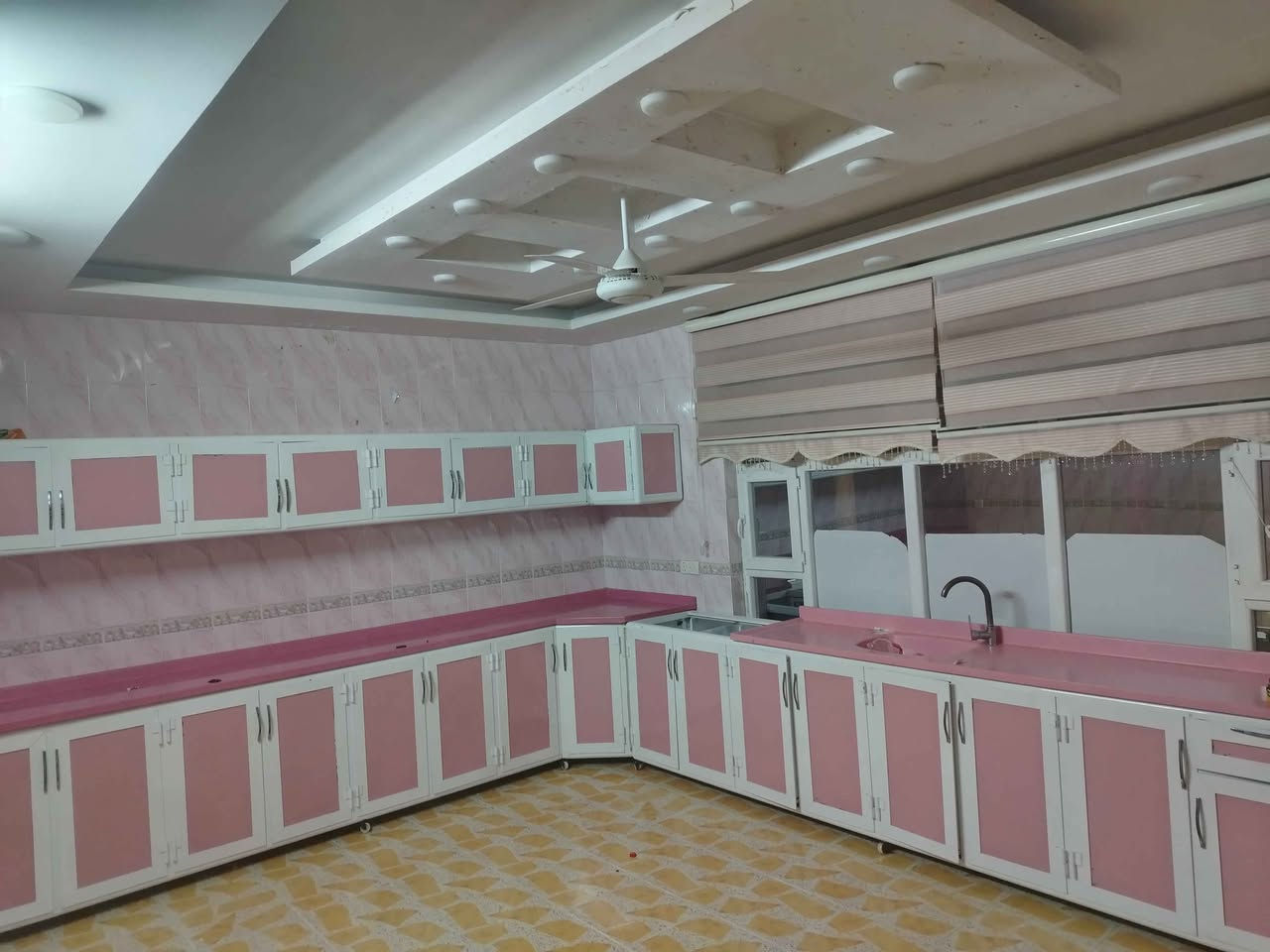 کاونتر  اصلی  کامل مرمر 
اربيل  قوریتان
***********
*********** أربيل, العراق
