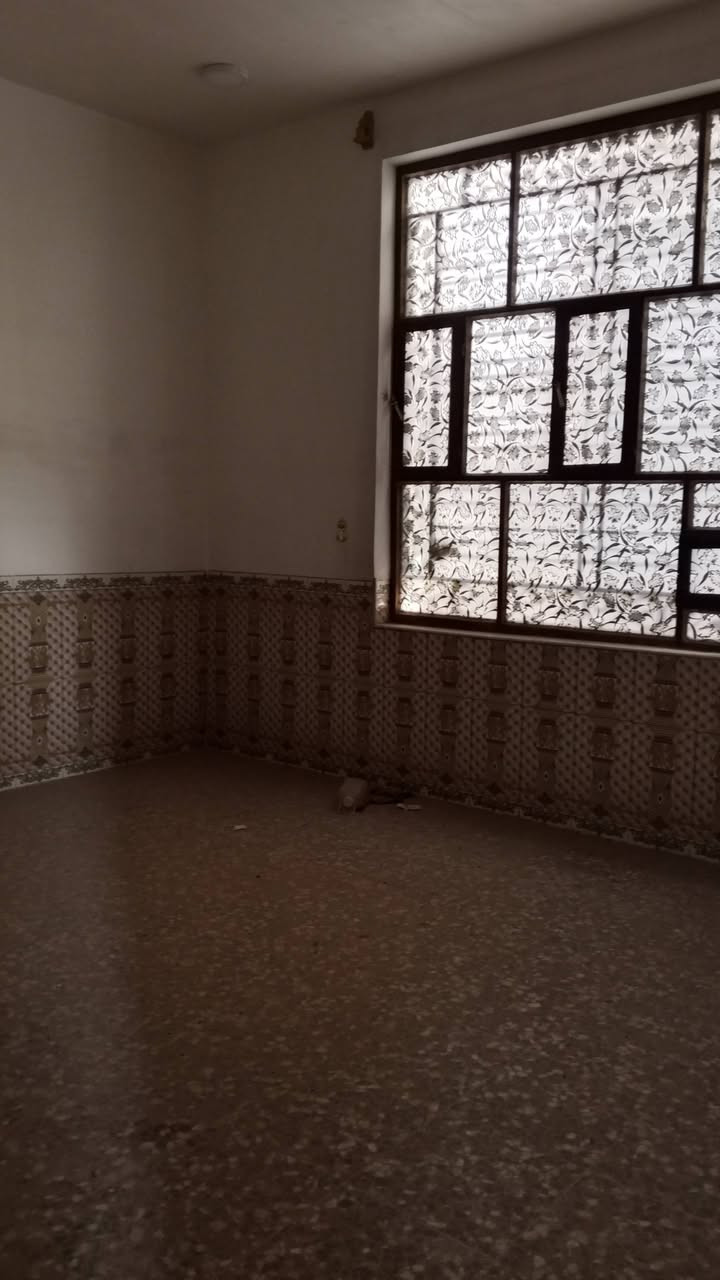 السلام عليكم بيت مساحة 300م بيت بناء جديد قرب تقاطع العلوية شريفة ع للاستفسار ***********

