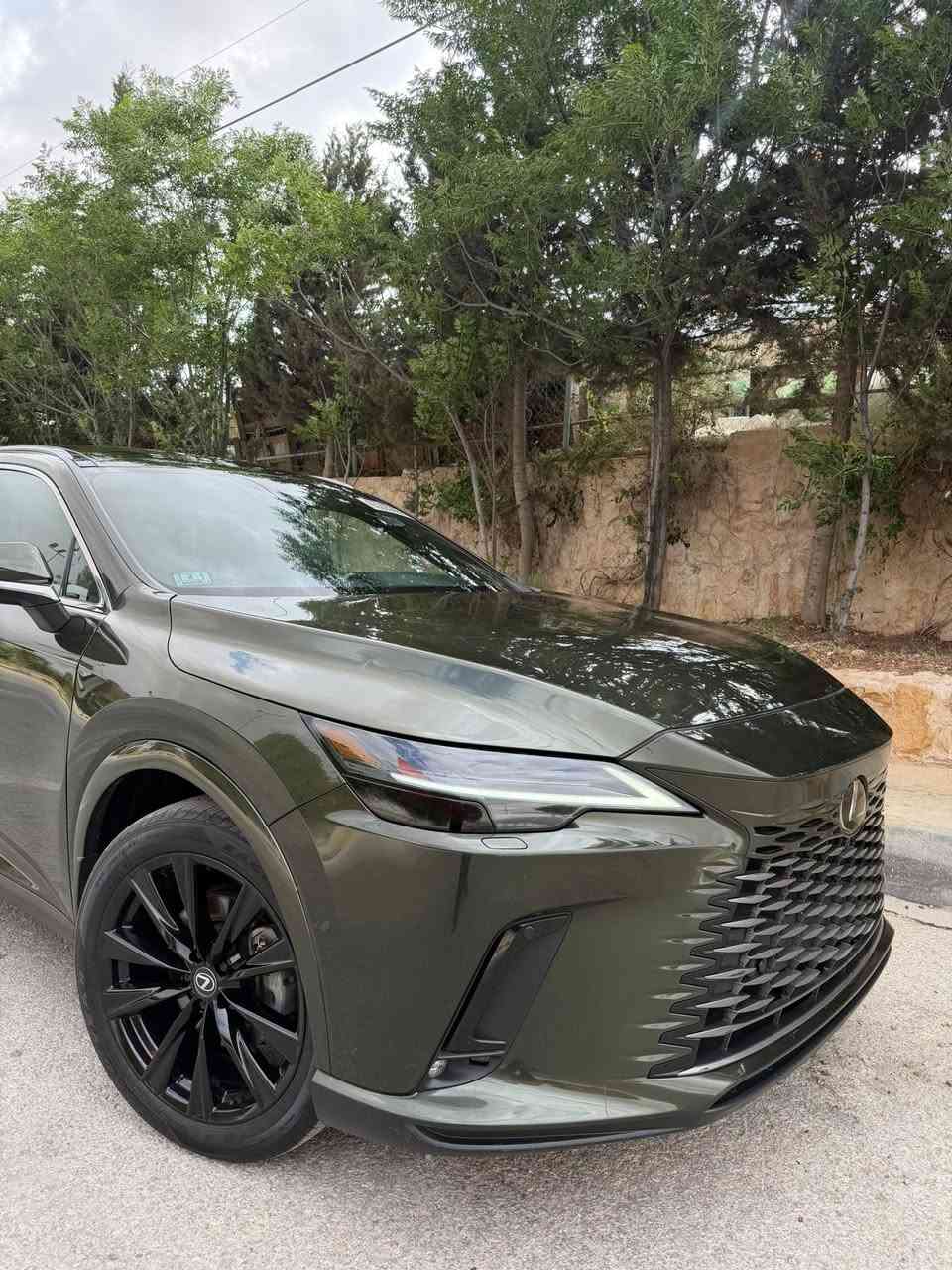 � للباحثين عن الفخامة الحقيقية 🔥

Lexus RX350h 2024 Hybrid

سيارة مصنوعة حتى تفرض حضورها بكل مكان من حيث • الهدوء • التكنولوجيا • القوة • والاقتصاد 🔥

━━━━━━━━━━━━━━━

⚜️ المواصفات:

▪️ محرك 2.5L Hybrid
▪️ دفع رباعي AWD
▪️ قوة ناعمة مع صرفية ممتازة جداً
▪️ تشغيل بصمة + دخول ذكي
▪️ فتحة سقف بانوراما
▪️ شاشة Multimedia كبيرة
▪️ كامرات 360° عالية الدقة
▪️ حساسات أمامية وخلفية
▪️ رادار أمامي + مثبت سرعة ذكي
▪️ نظام المحافظة على المسار Lane Assist
▪️ Blind Spot Monitoring
▪️ كراسي كهربائية Memory
▪️ تبريد وتسخين كراسي
▪️ شحن لاسلكي + USB-C
▪️ نظام صوت فاخر
▪️ باب خلفي كهربائي
▪️ إنارة LED كاملة بتصميم هجومي فاخر
▪️ شفط أبواب
▪️ مرايا شفط كهربائية
▪️ Auto Park صف ذاتي
▪️ لايت أوتو
▪️ زراكة ماء على اللايت ✨
▪️ لون زيتوني نادر يخطف النظر �
▪️جنوط رياضية تعطيك شخصية هجومية

💎 سيارة نظيفة جداً بحالة الوكالة

🟩 حادث سيارة تبديل جاملغ وباب وبنيد نفس لون سيارة بدون صبغ بدون دواخل 

🔷السعر 34,000$ مطروحه في المنطقه الحره سياره جاهزه للشحن تريد اربيل او طريبل واذا تحب عل كتاب شهداء 
🔶 للاستفسار *********** العنوان بغداد حي جامعه شركة الناجح للمزادات الامريكيه والنقل البحري والبري والتخليص الكمركي

